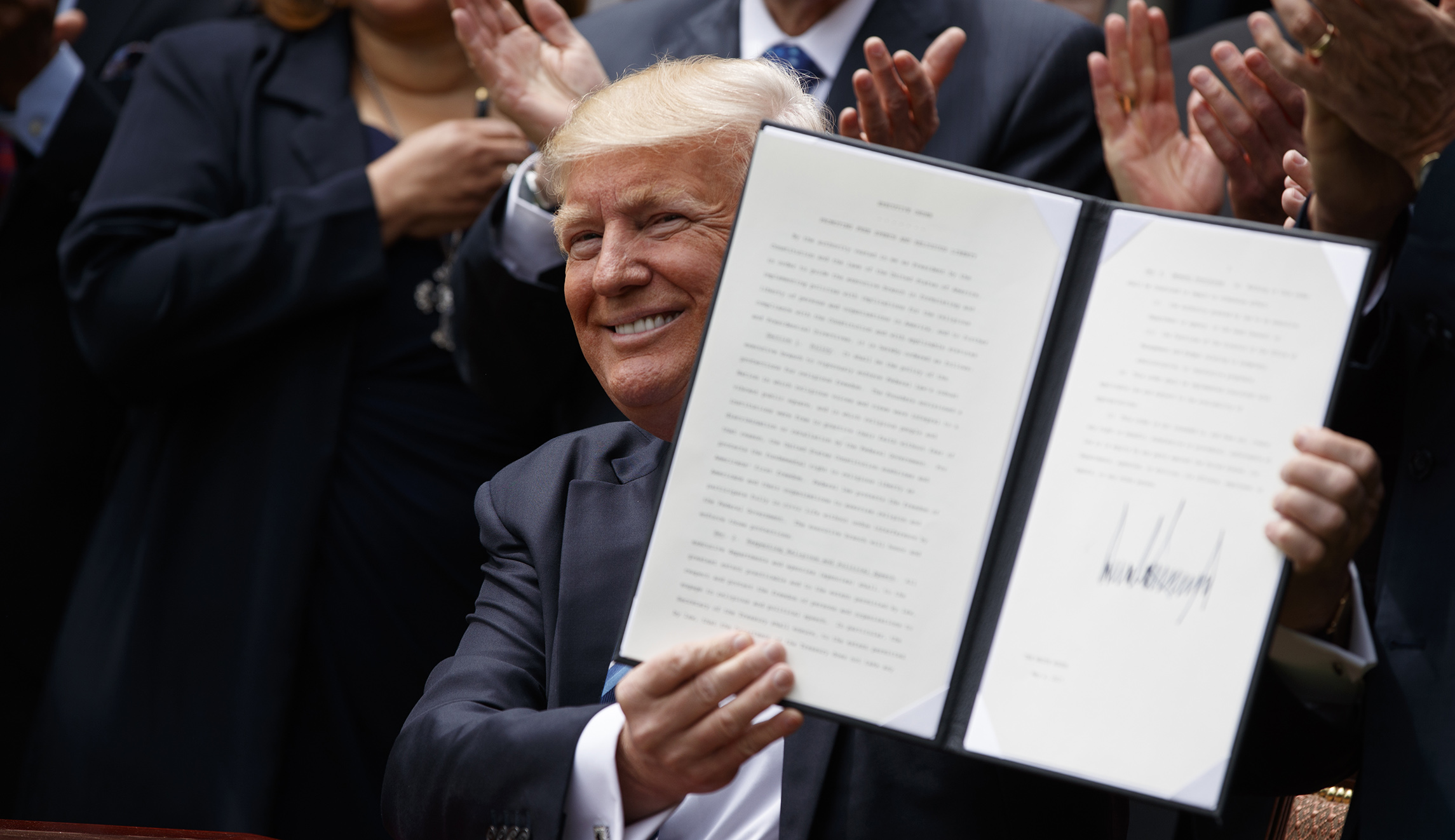 Trump signs executive order to build National Garden of American Heroes to combat ‘dangerous anti-American extremism’