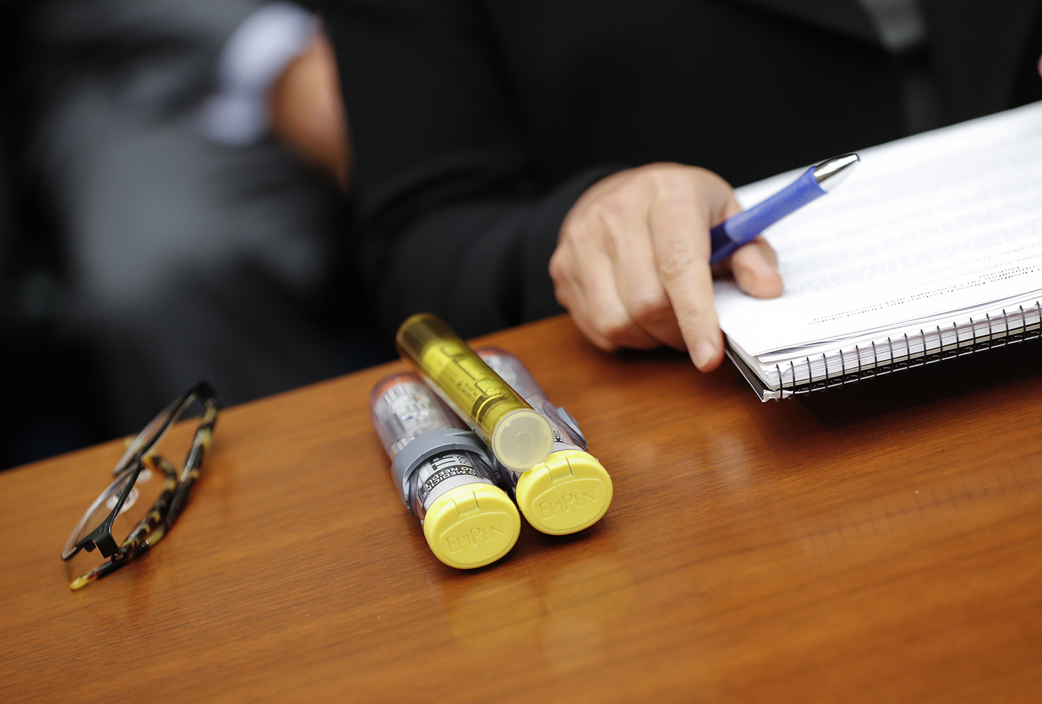 Senators say EpiPen overcharged Pentagon