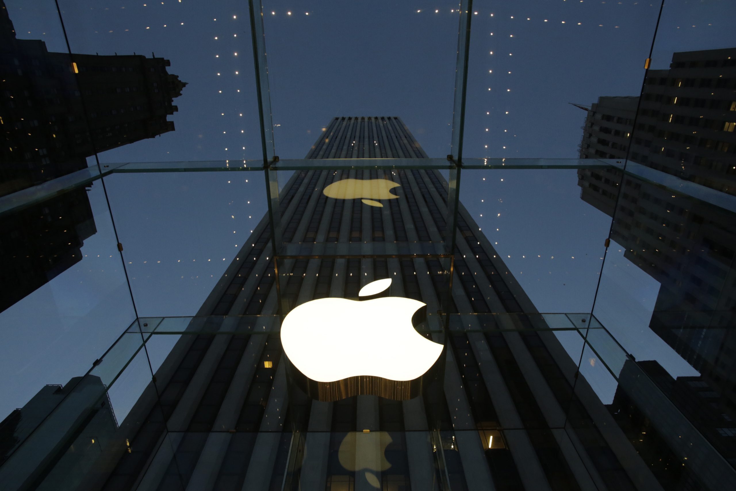 White House declines to veto ban on Apple Watches as deadline expires