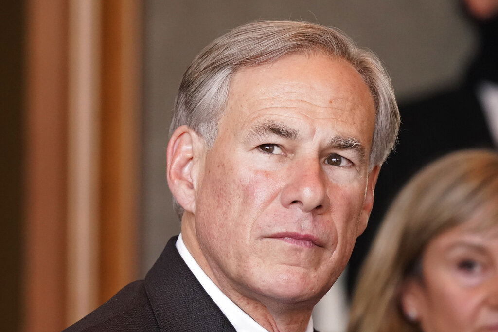 Abbott begins busing illegal immigrants to NYC after Mayor Adams gaffe