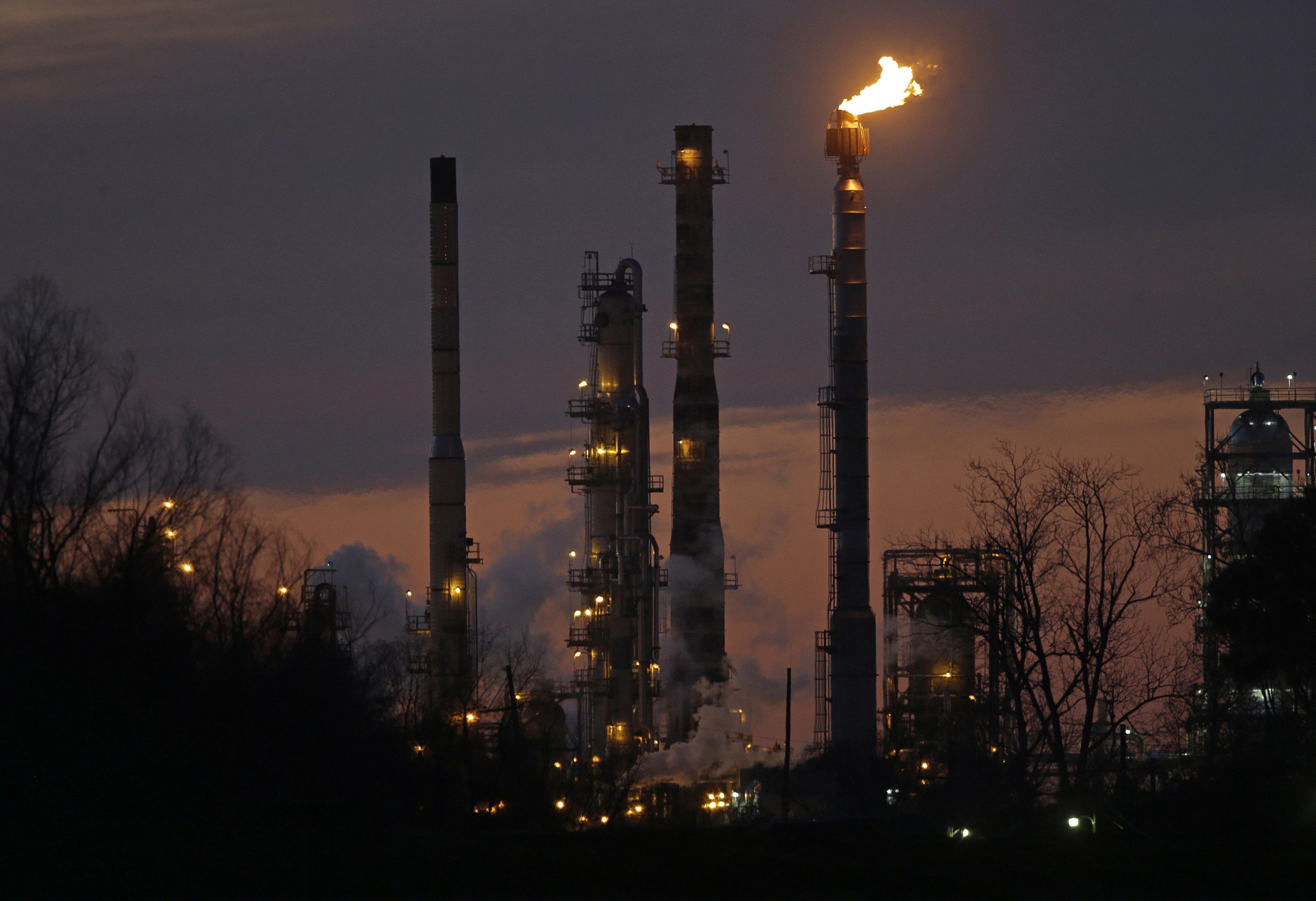 Washington gas prices drop slightly