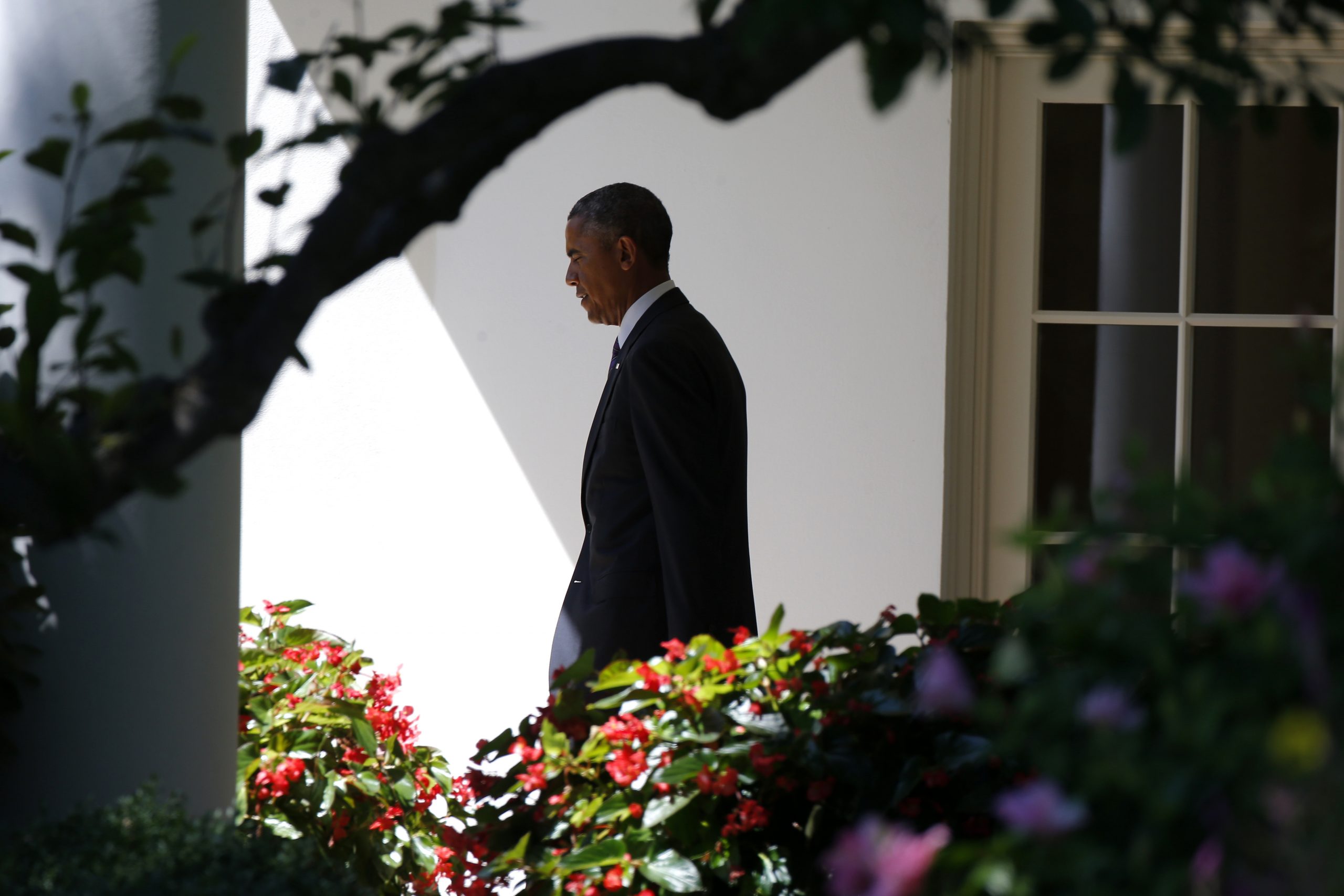 Obama interrupting weekend trip to return to DC