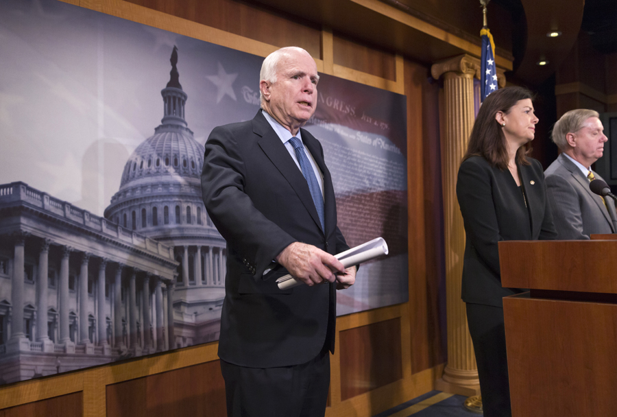 McCain prepared to block Air Force bomber contract