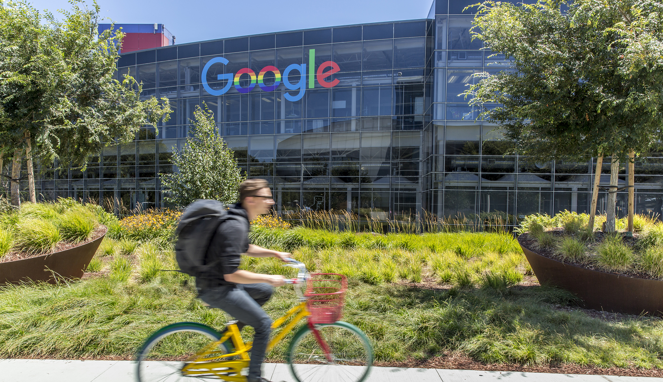 Sorry Tucker Carlson: Just because you hate Google’s decision doesn’t mean Congress should regulate them
