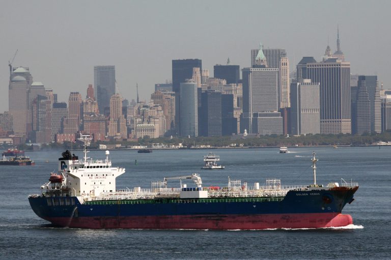 At least 290 House votes are needed to block a presidential veto of a bill to lift the 40-year-old ban on oil exports. (AP Photo)