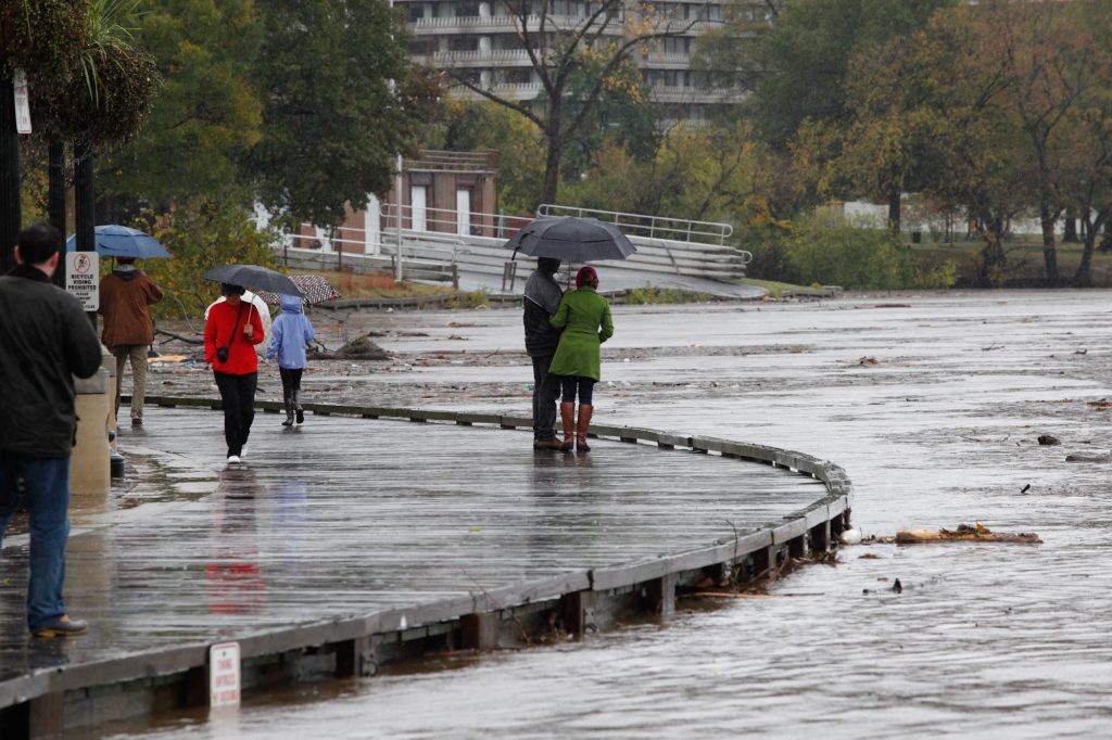 Spared Sandy’s worst, Washington returns to work
