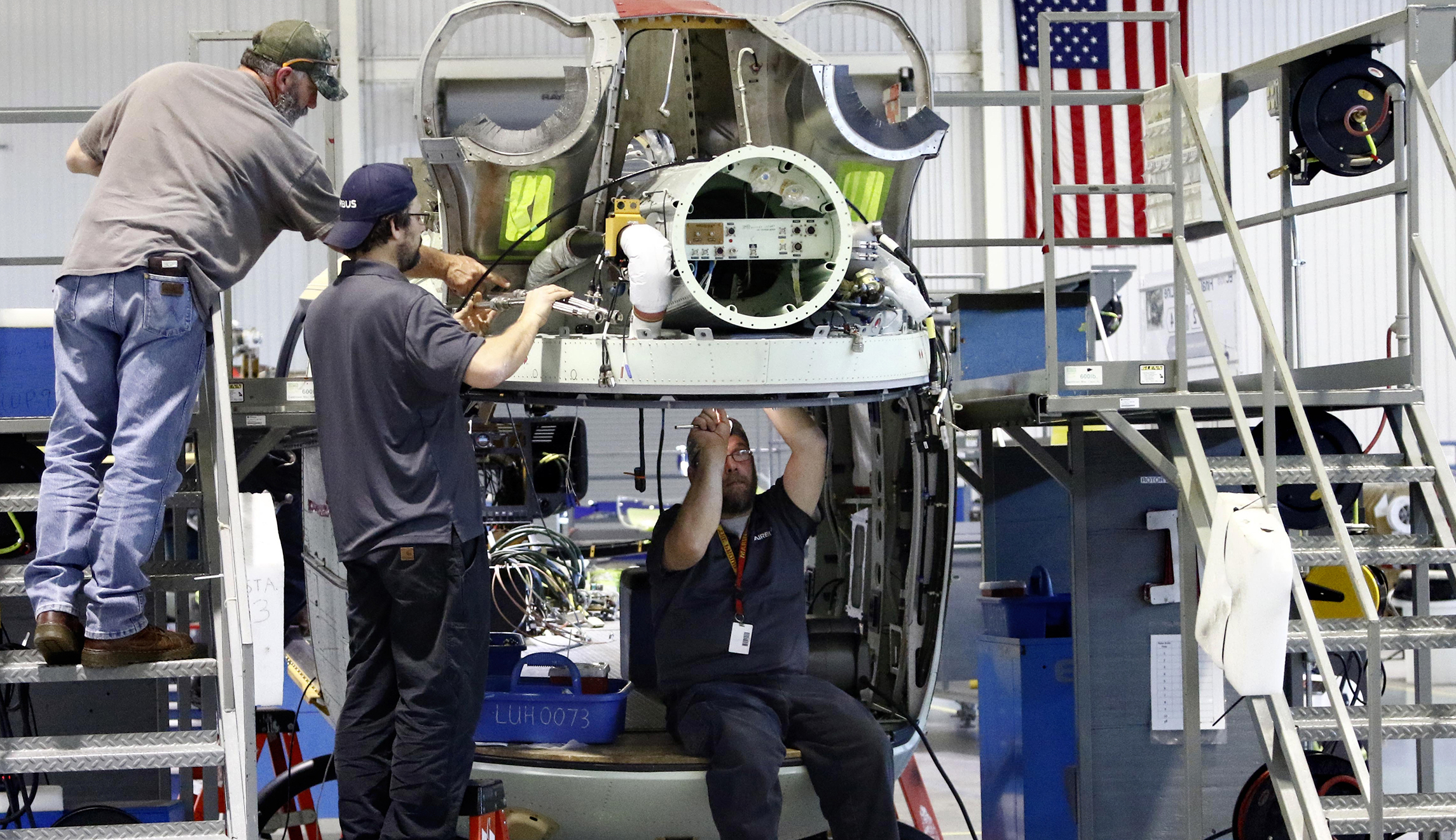 Economy in recession range, with GDP contracting 0.9% in second quarter