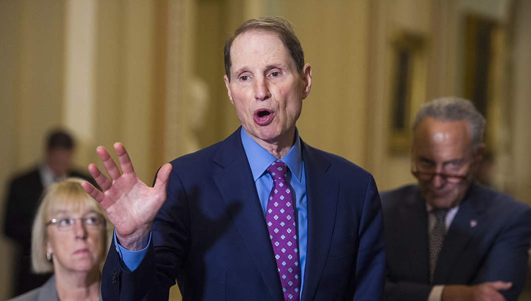 Wyden says Justice Thomas should recuse himself from any Jan. 6 cases