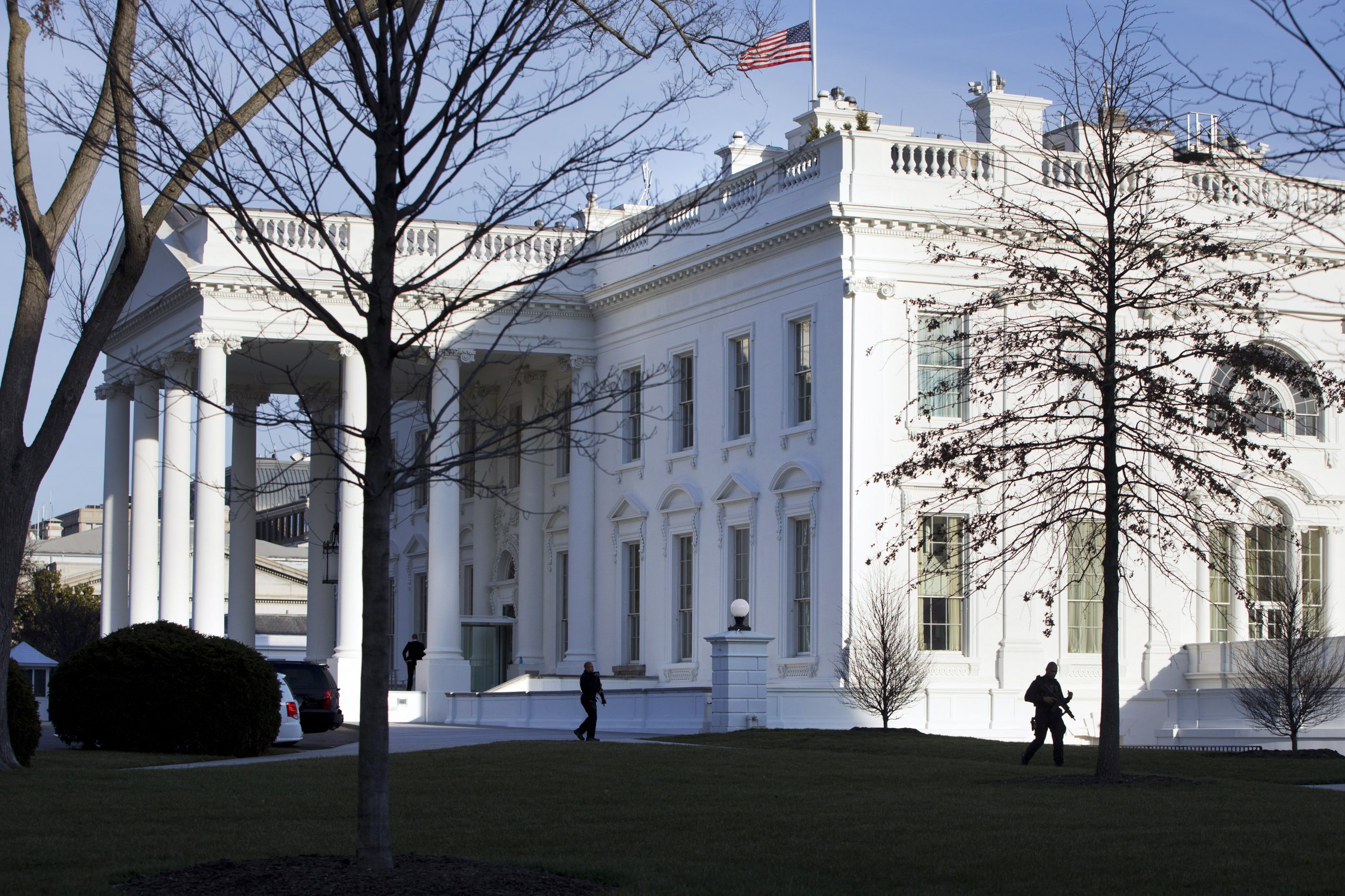 White House briefly on lockdown, fighter jets scrambled