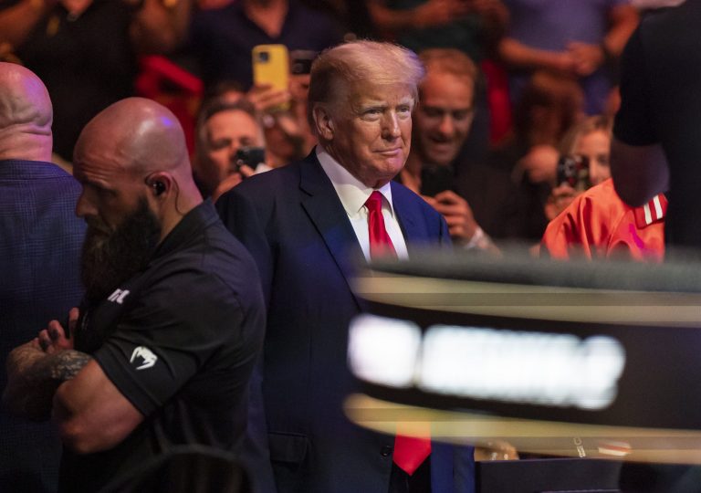 Trump dominates DeSantis and other 2024 hopefuls in new poll