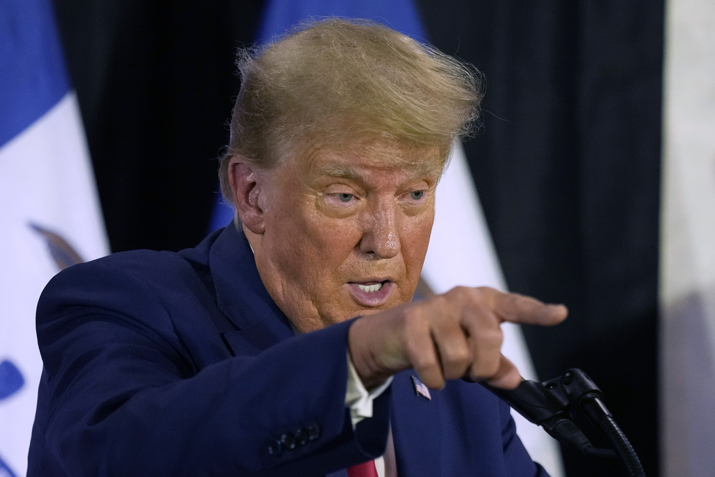 Trump tries to steal support of key group from Biden