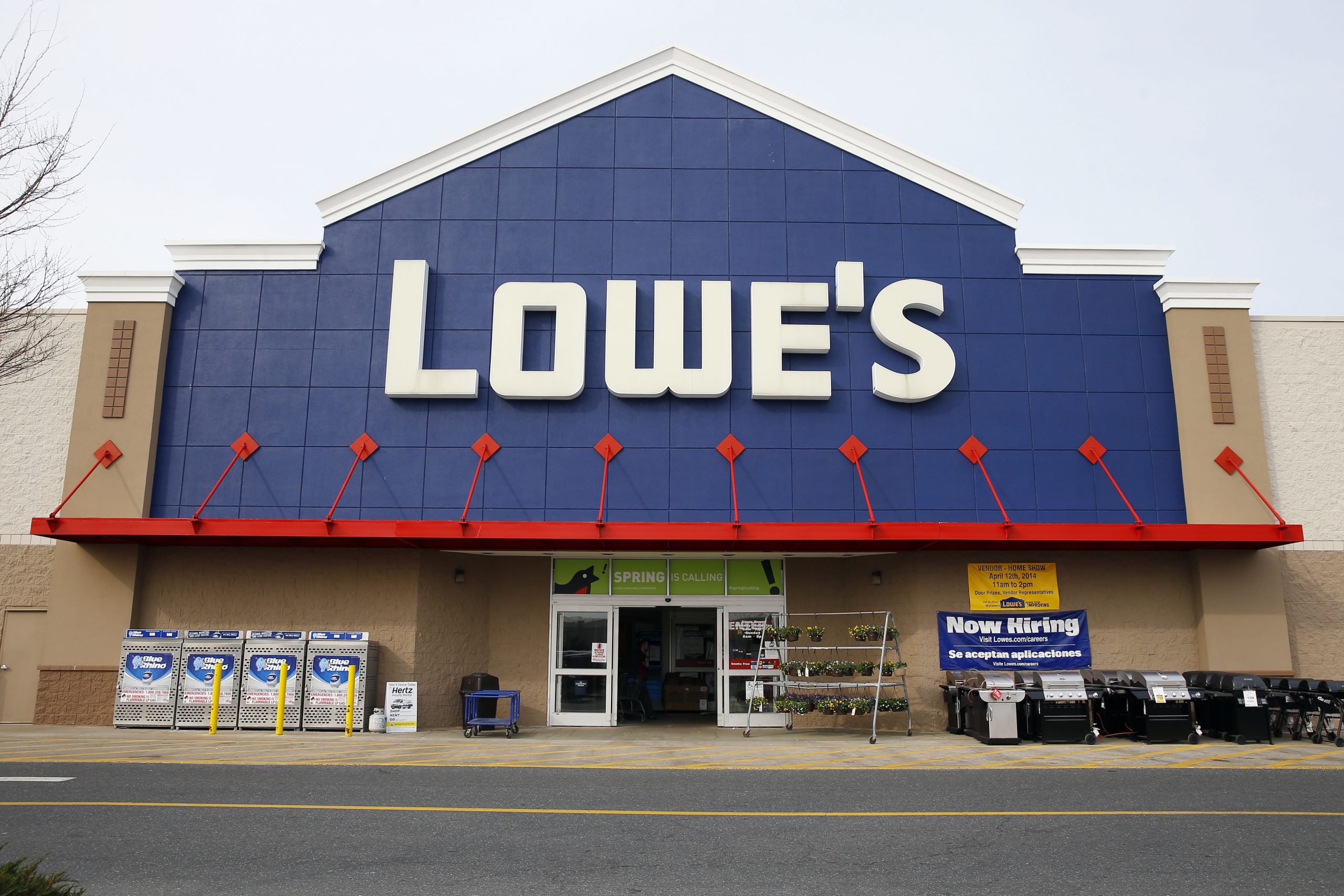 Lowe’s 1Q results rise, but miss expectations