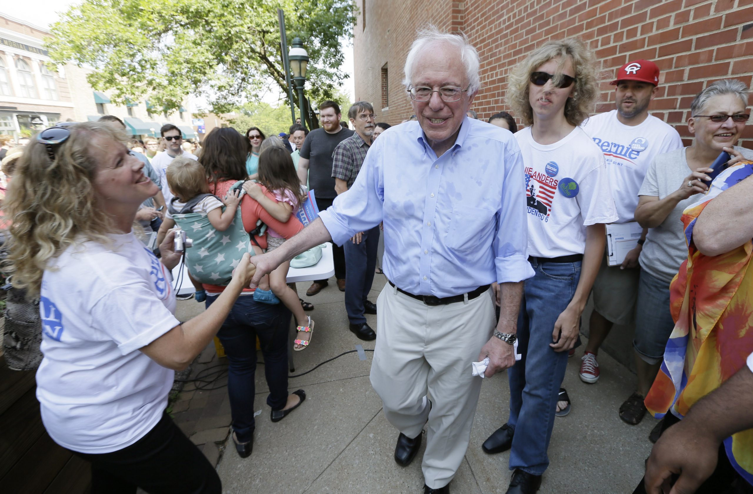 Sanders blasts Democratic establishment’s priorities