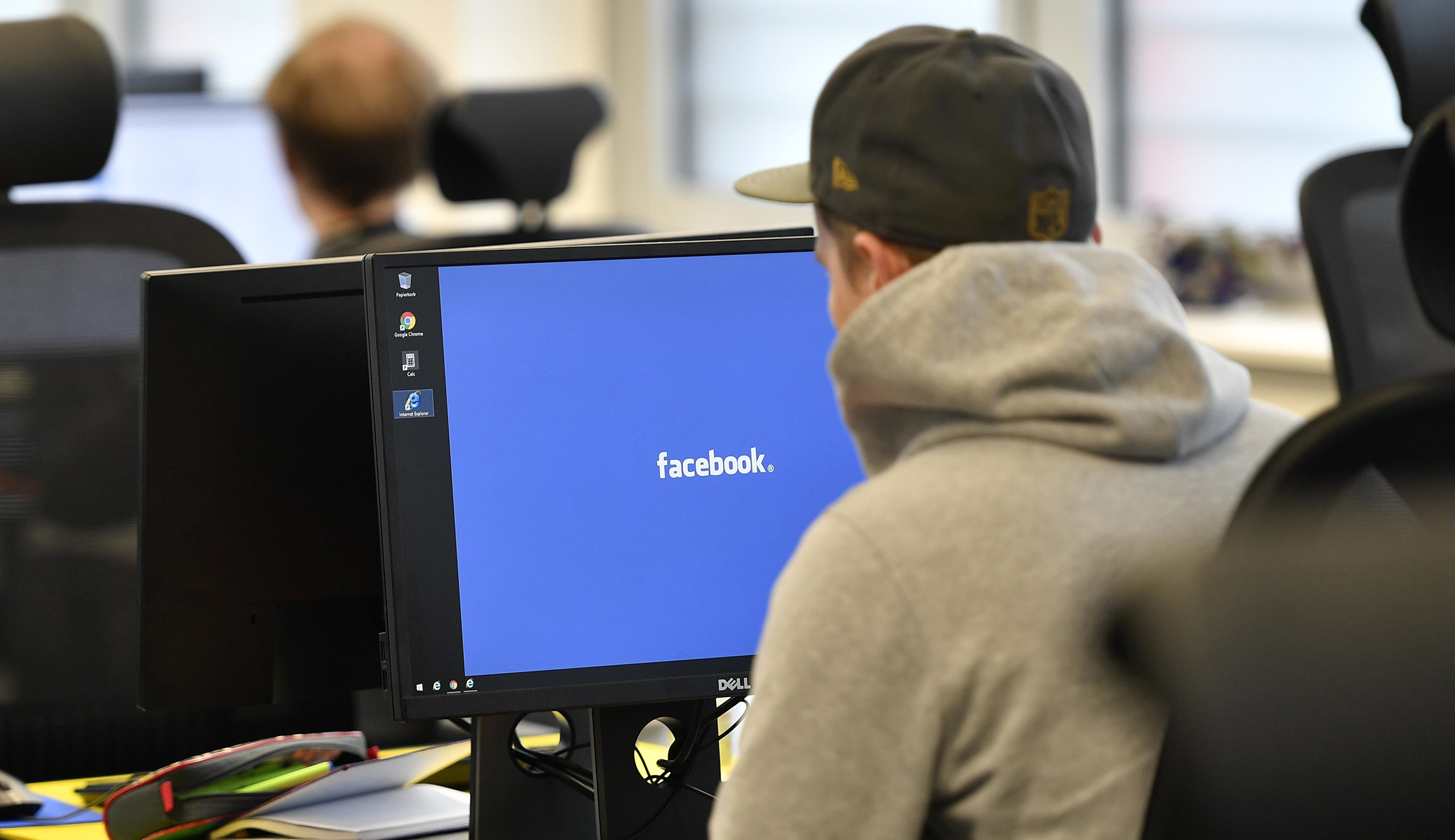 Facebook launches artificial intelligence tools to help prevent suicide