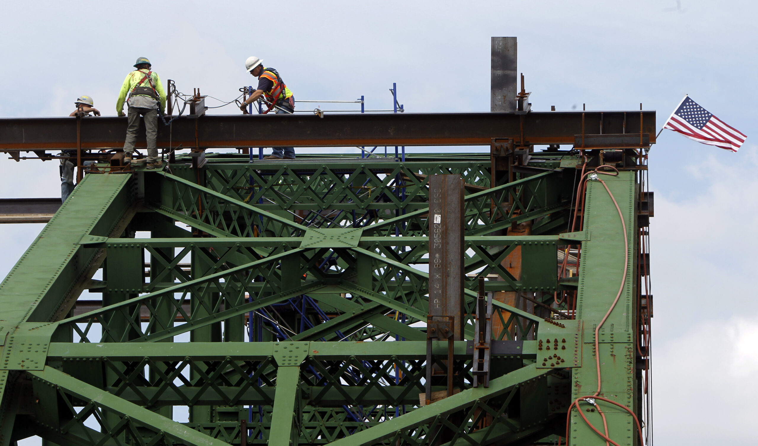 Long Vt. bridge split to be widened for traffic