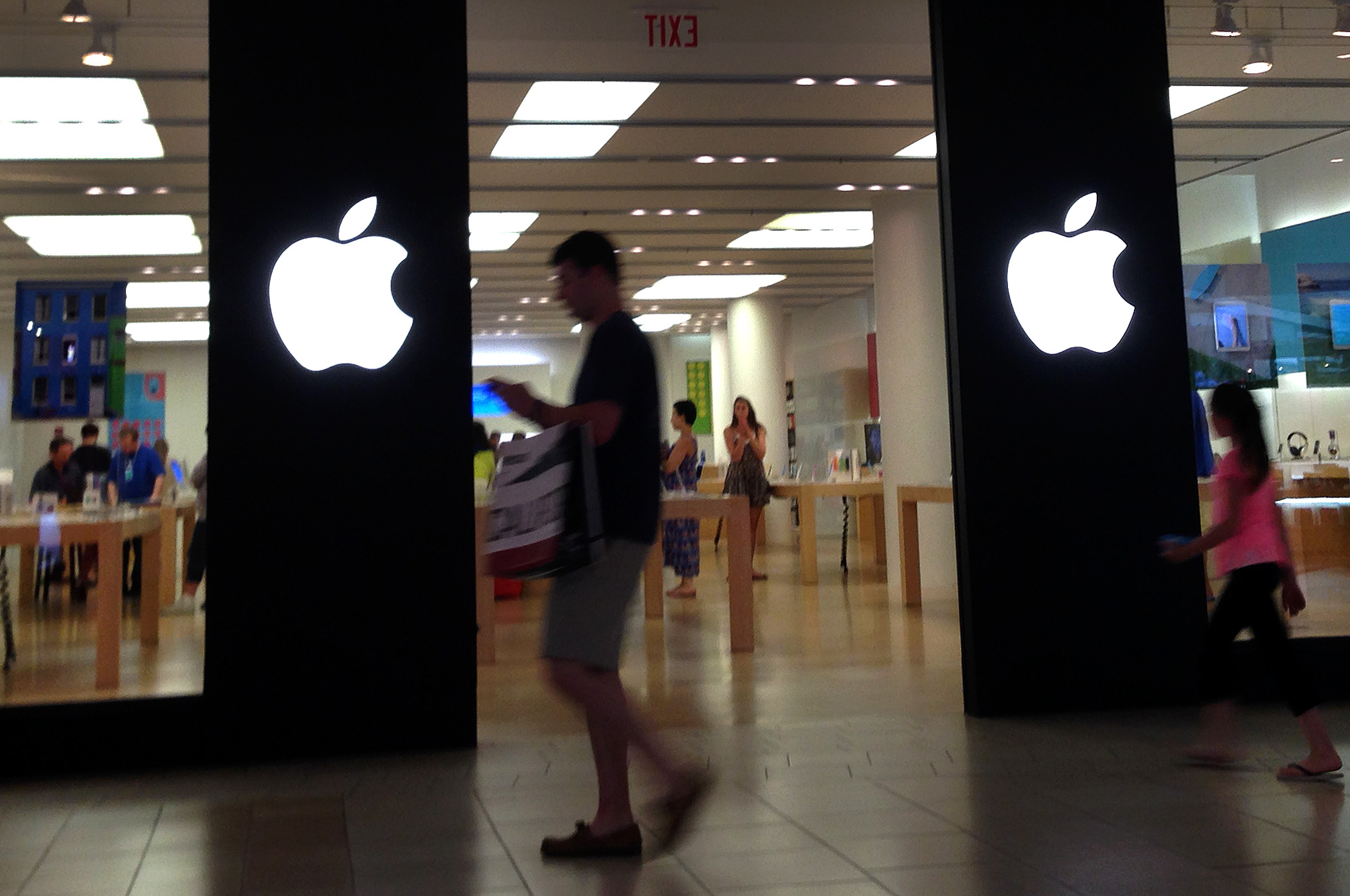 5 things to know about Apple’s stock split