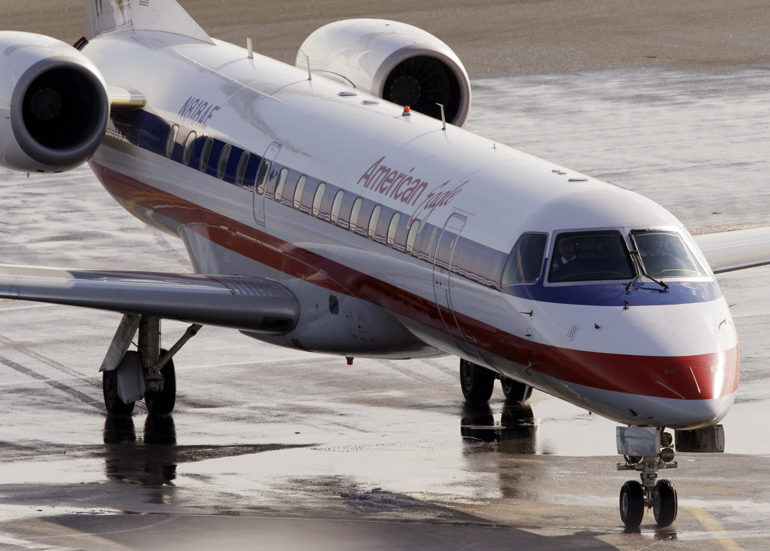 Pilots’ union rejects contract at American Eagle