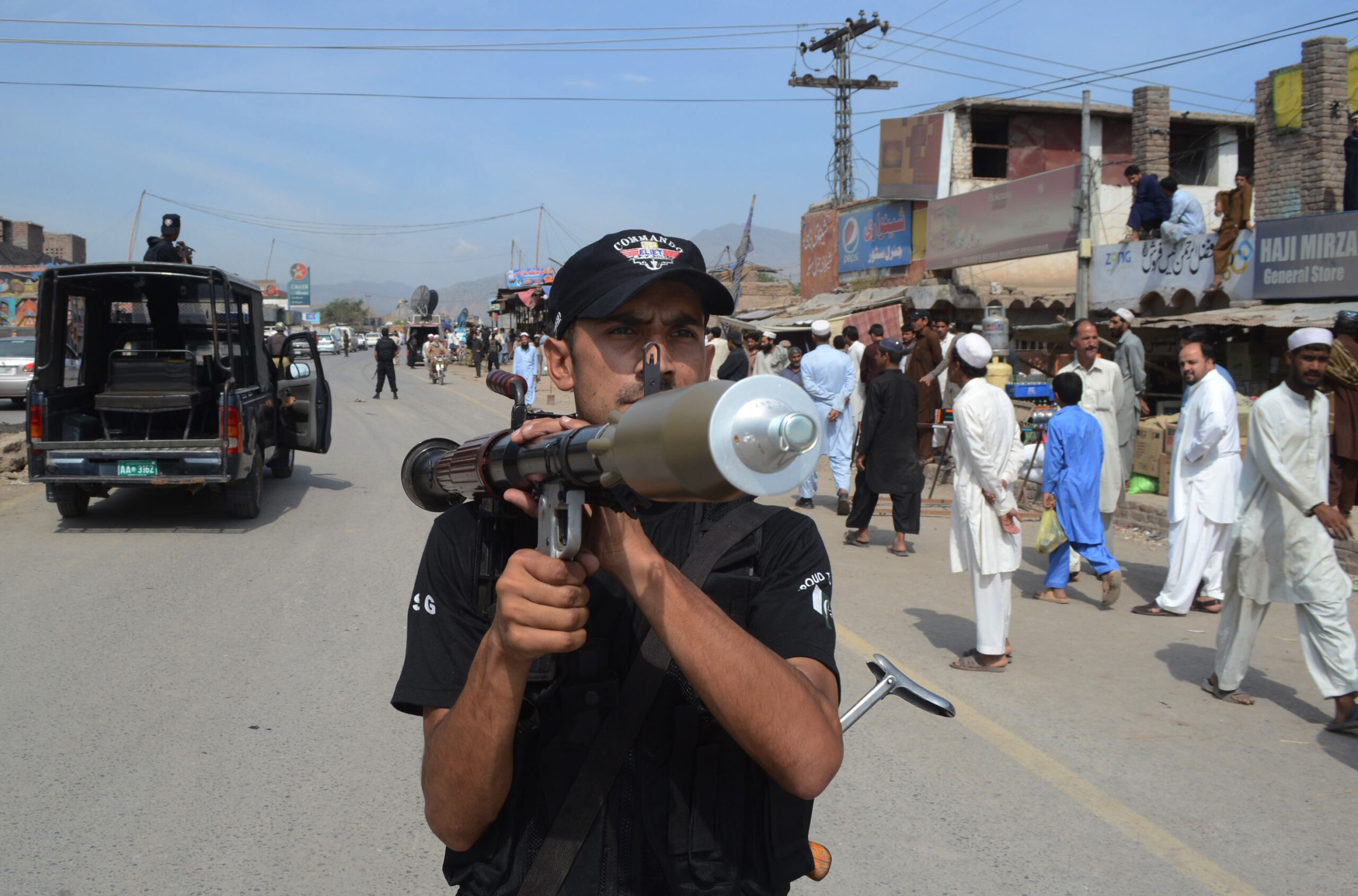 Attacks kill 10 Pakistani troops; missile tested