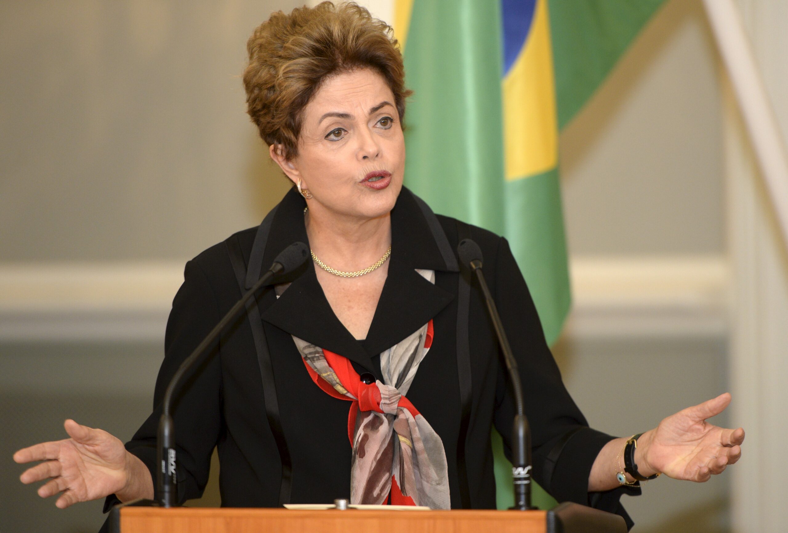 Countries clash over who should run the Internet