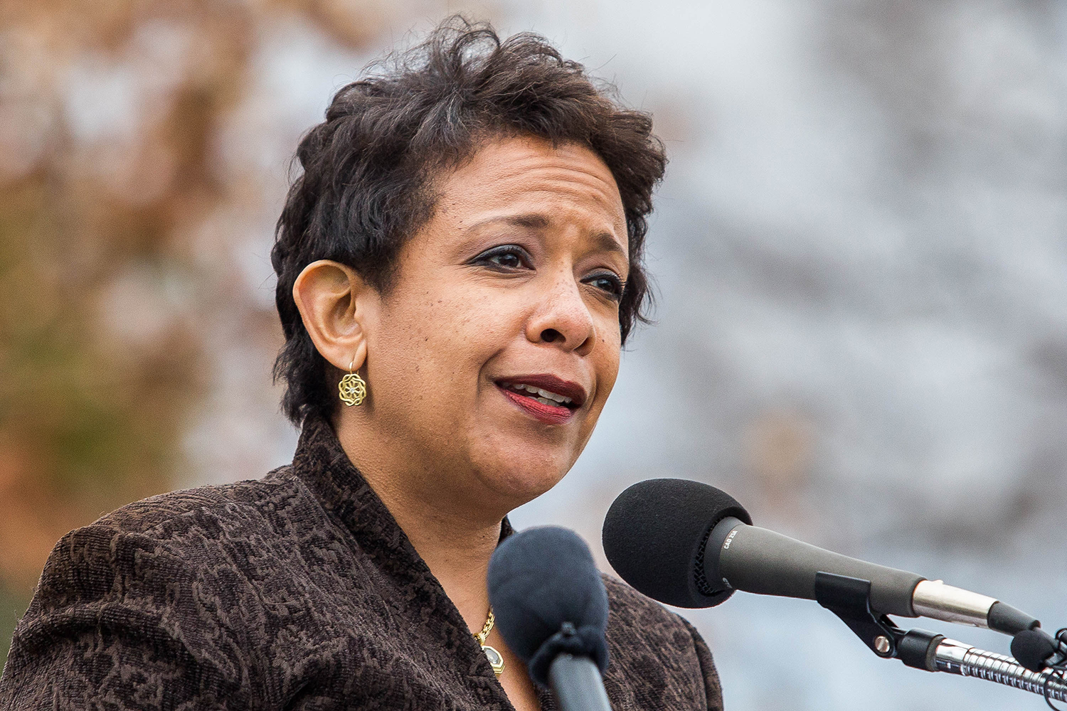 Emails: Clinton aides touted her ‘cordial relationship’ with Loretta Lynch