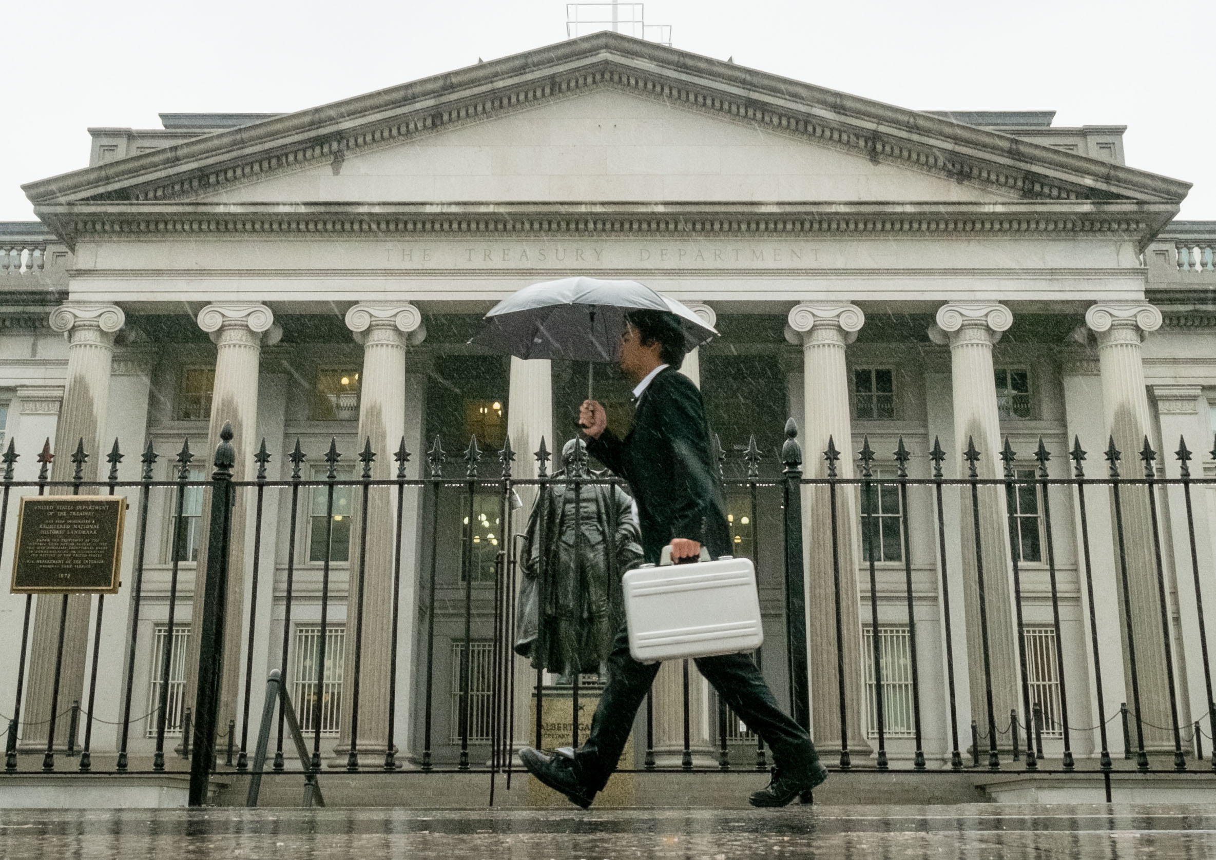 Q&A: What happens if US breaks borrowing limit?