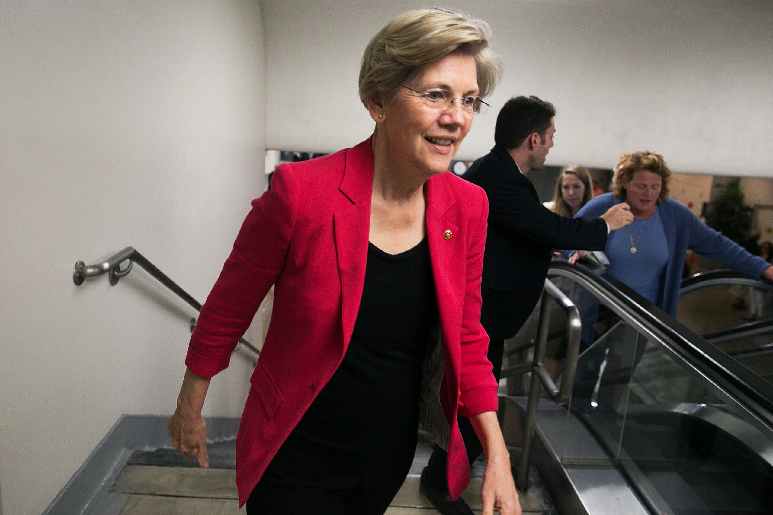 Elizabeth Warren drinks beer, talks 2020 in Instagram livestream