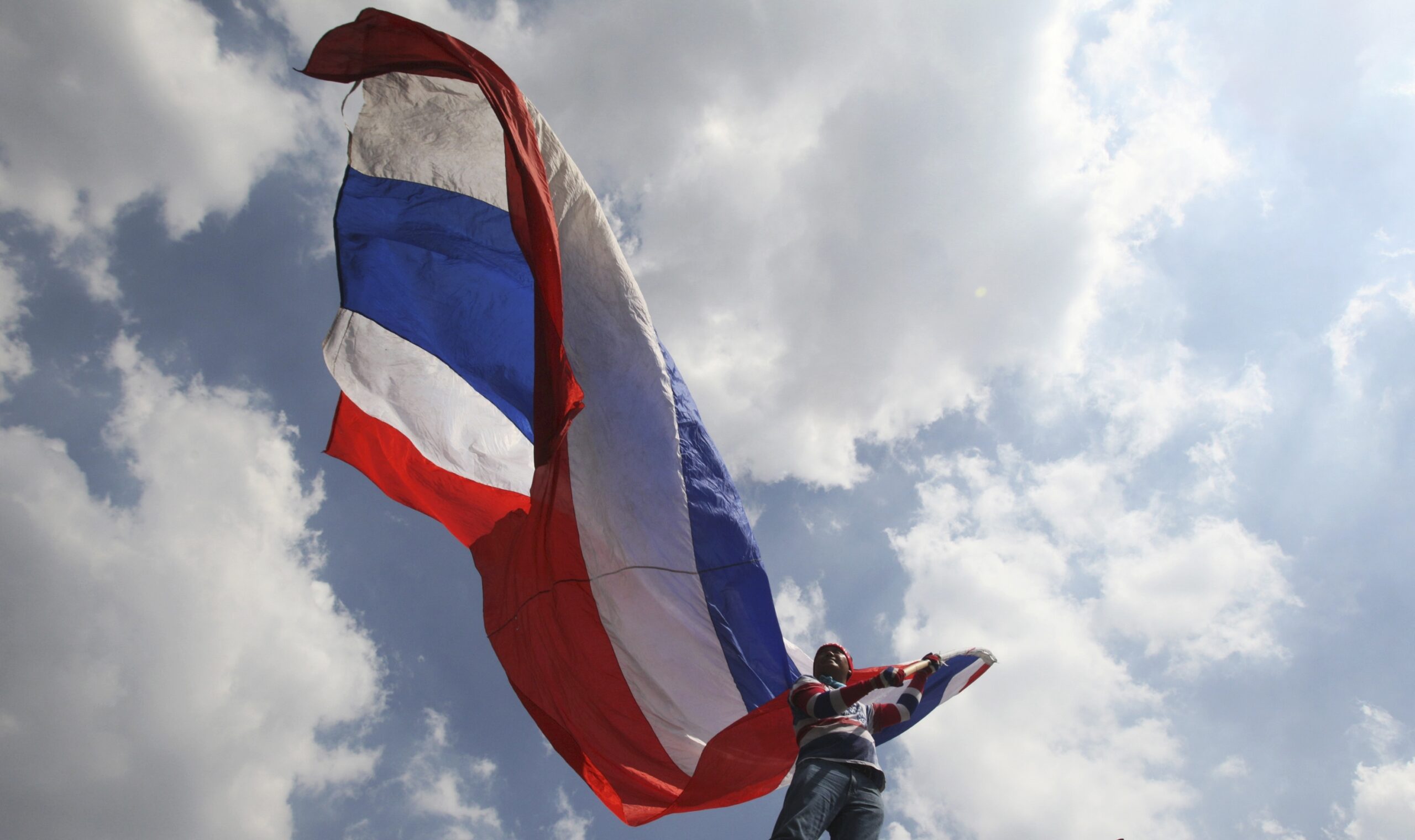 Thai gov’t supporters warn on unelected premier