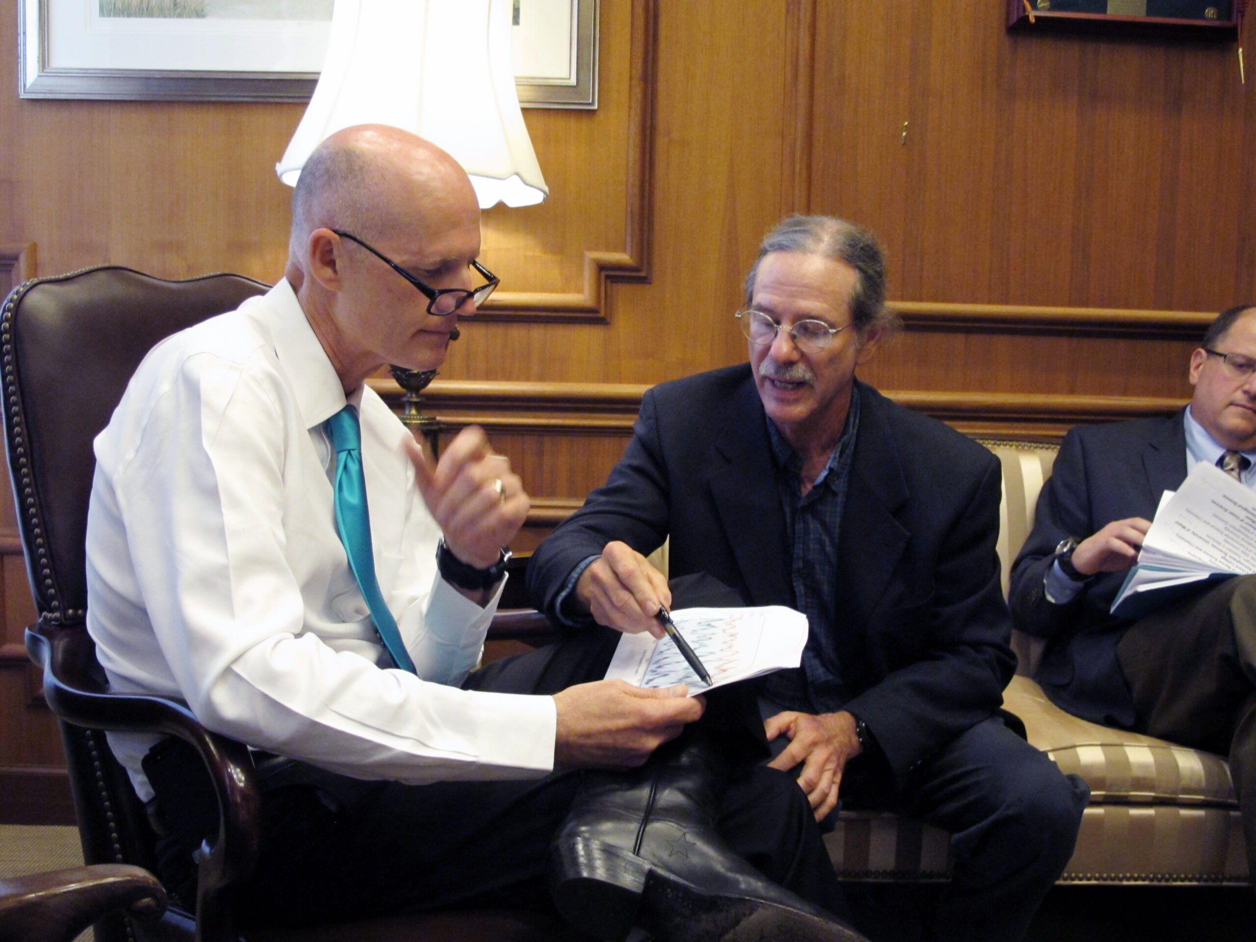 Scientists meet with Gov. Scott on climate change