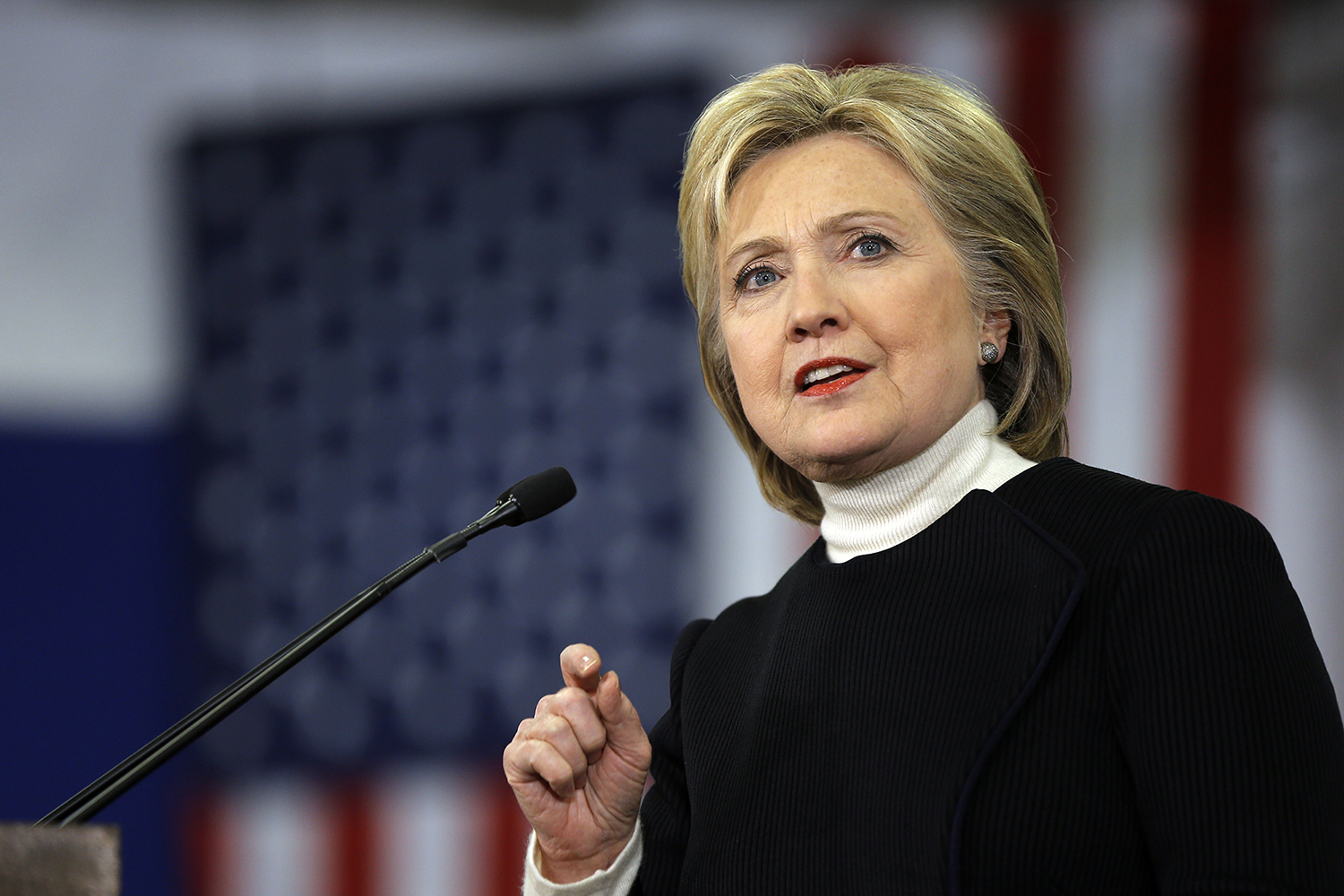 California newspaper slams Clinton for server issues