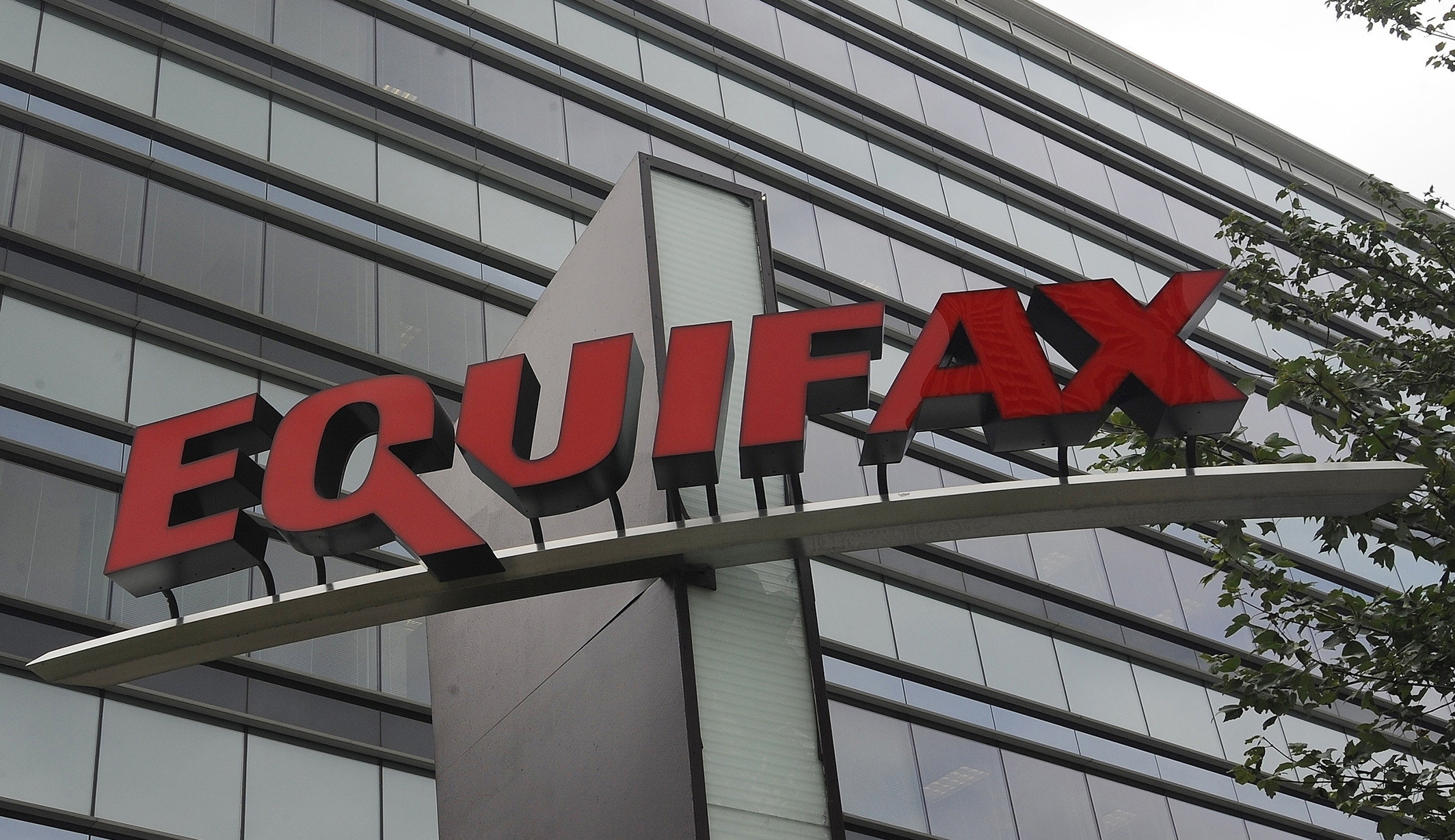 Equifax insider-trading claims resurface with federal indictment