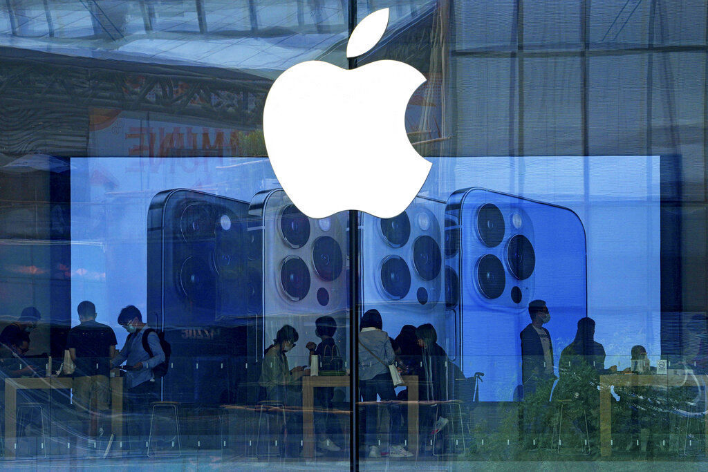 Apple tells suppliers to decarbonize by 2030