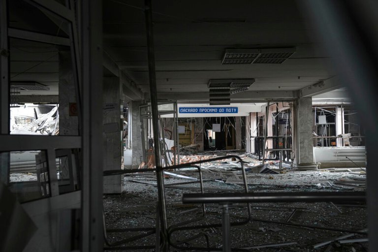 Three Ukrainian cities rocked by Russian airstrikes for the first time