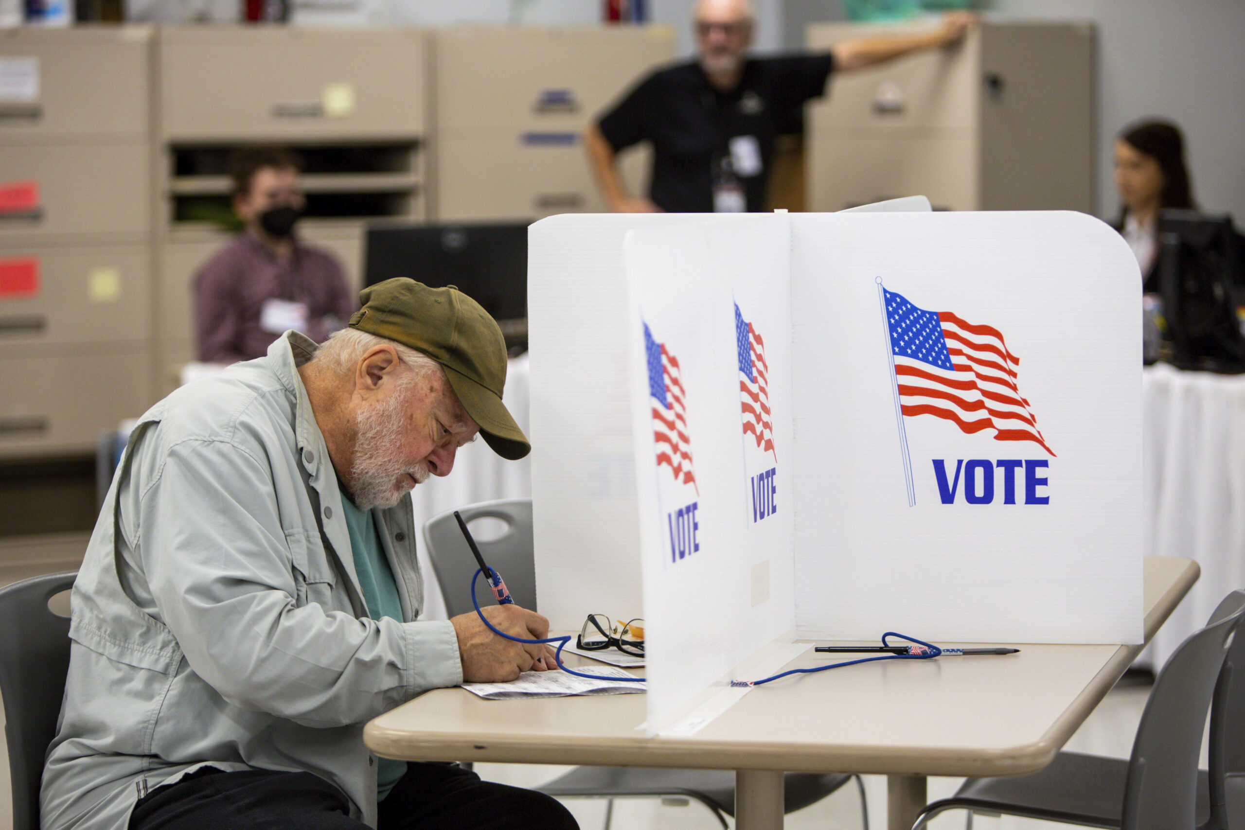 Midterm Memo: The debate over which party has the midterm upper hand