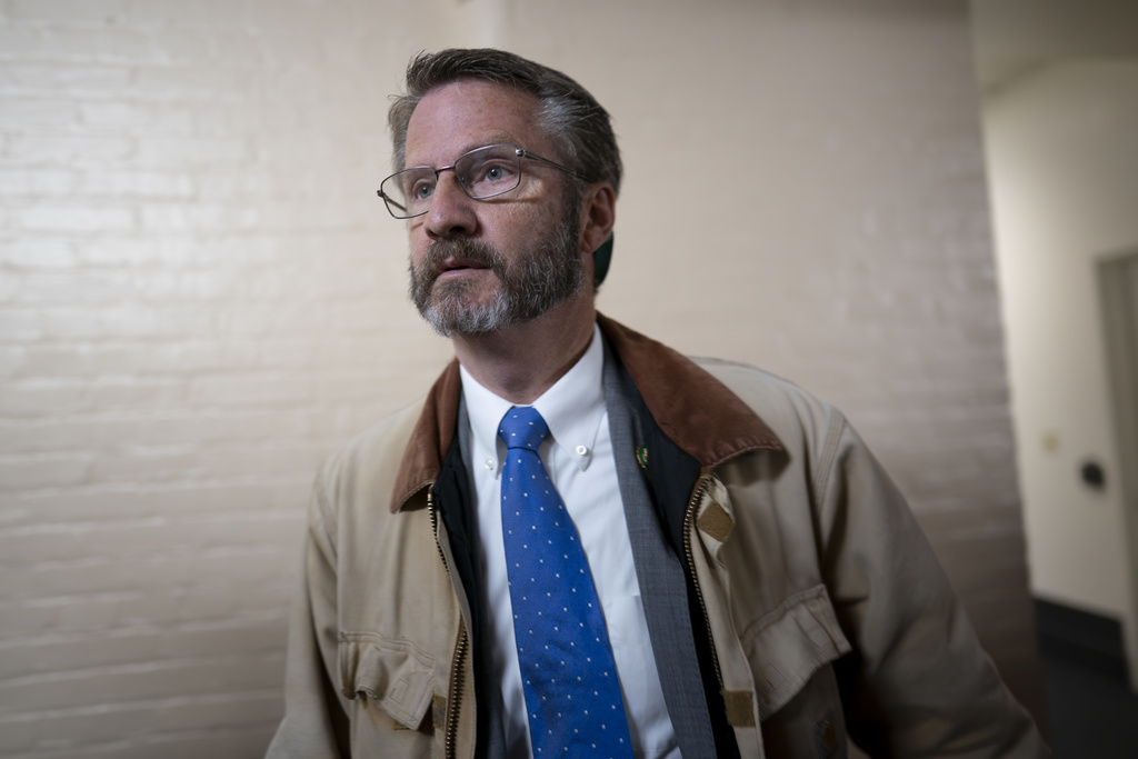 Tim Burchett accuses ‘bully’ Kevin McCarthy of elbowing him as tempers erupt in Congress
