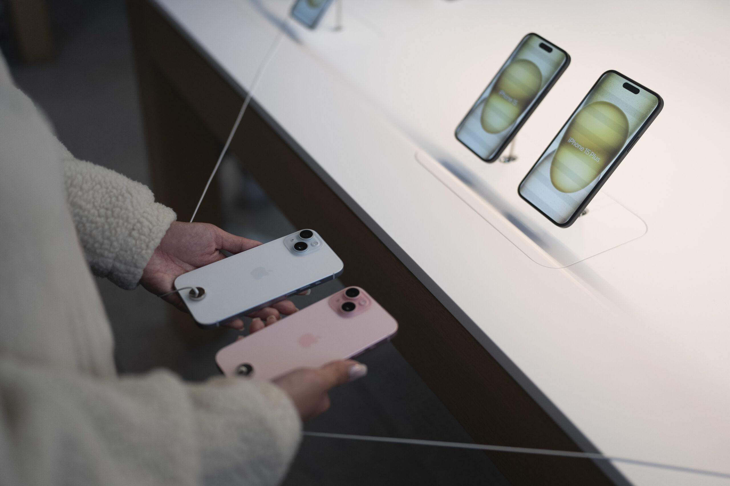 Police issue warning of new iPhone ‘NameDrop’ feature over privacy concerns