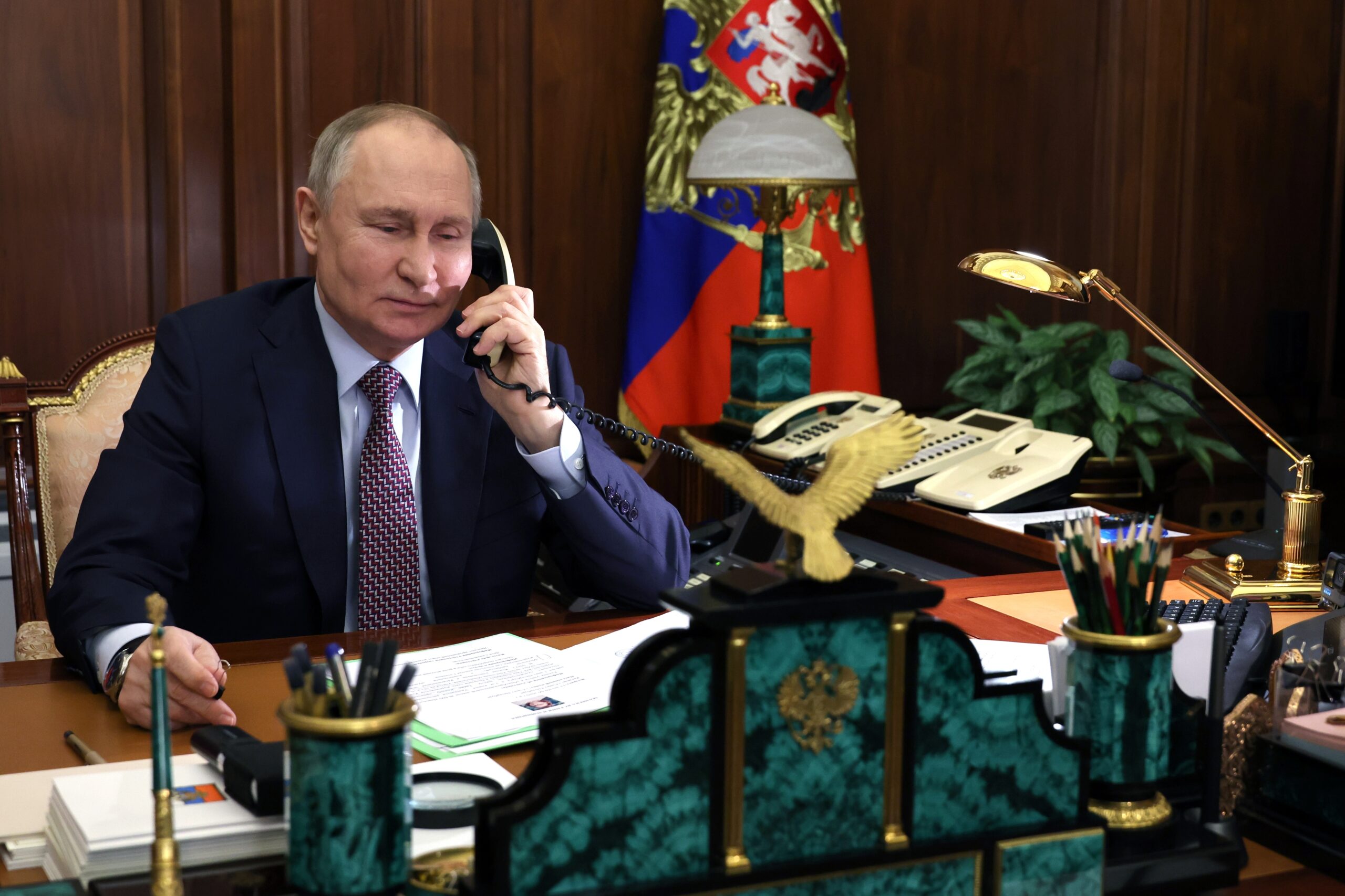 Pro-peace Putin challenger barred from Russian presidential ballot