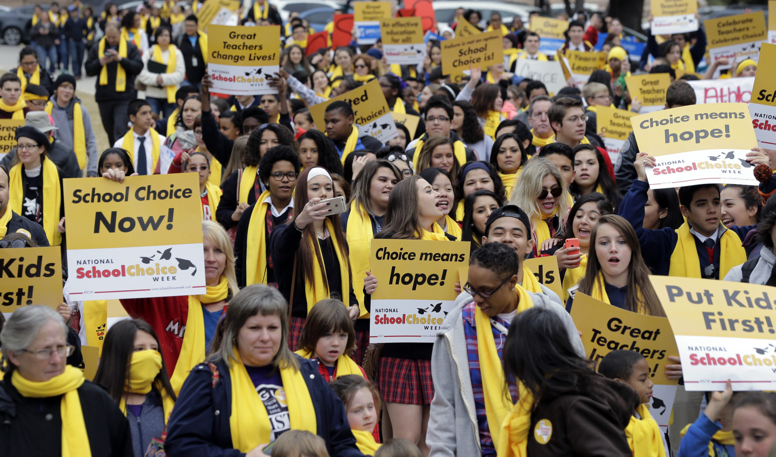 How many people support school vouchers?