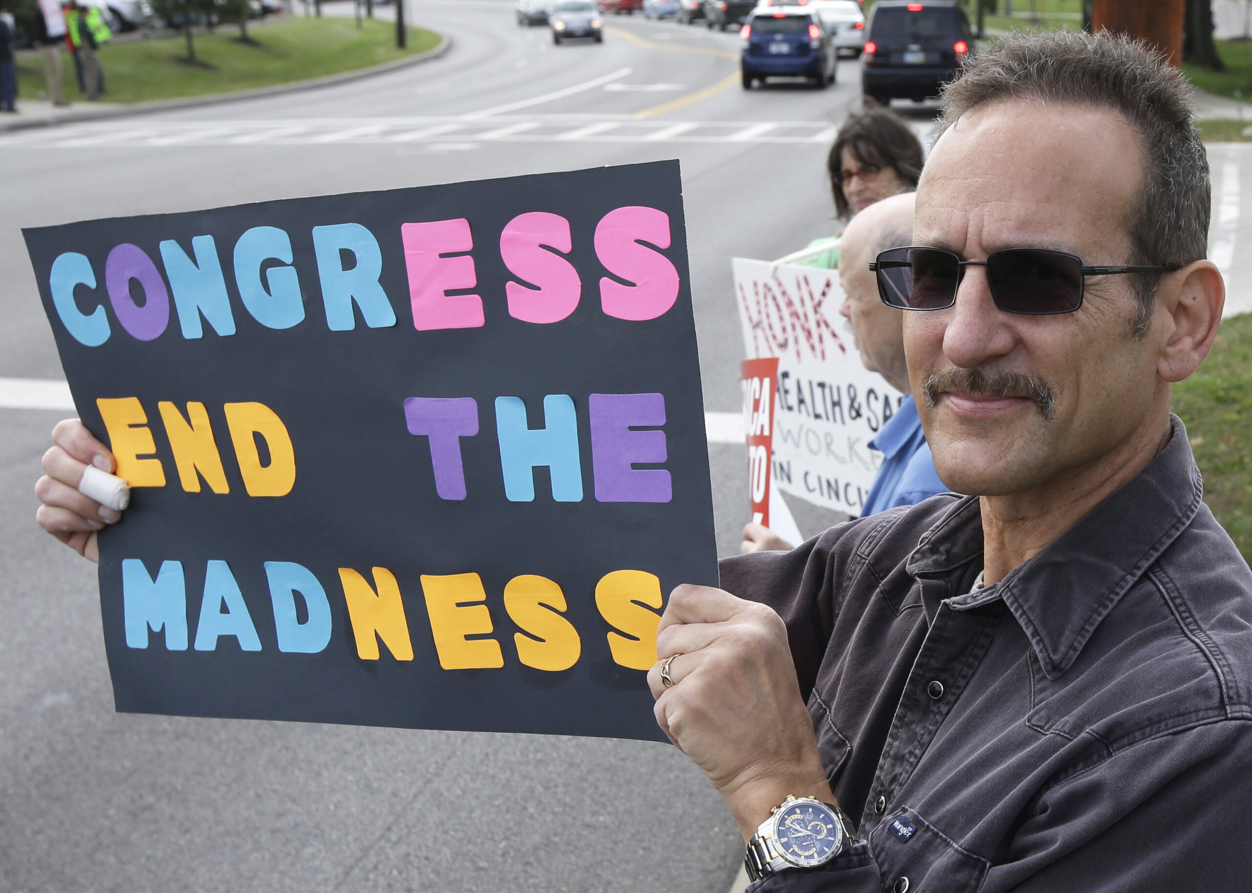 Federal employees told to return to work Thursday
