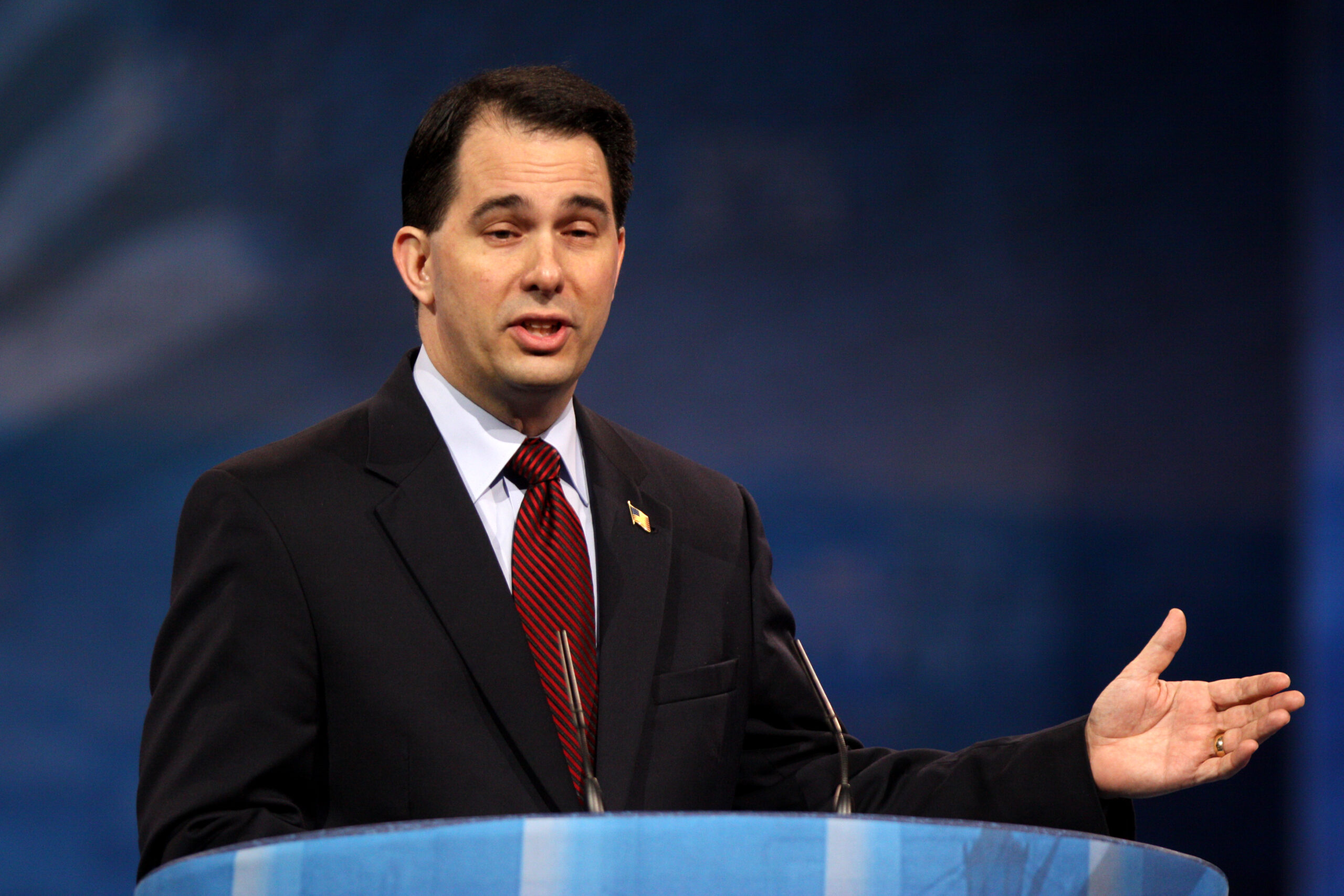 Walker Endorses Cruz