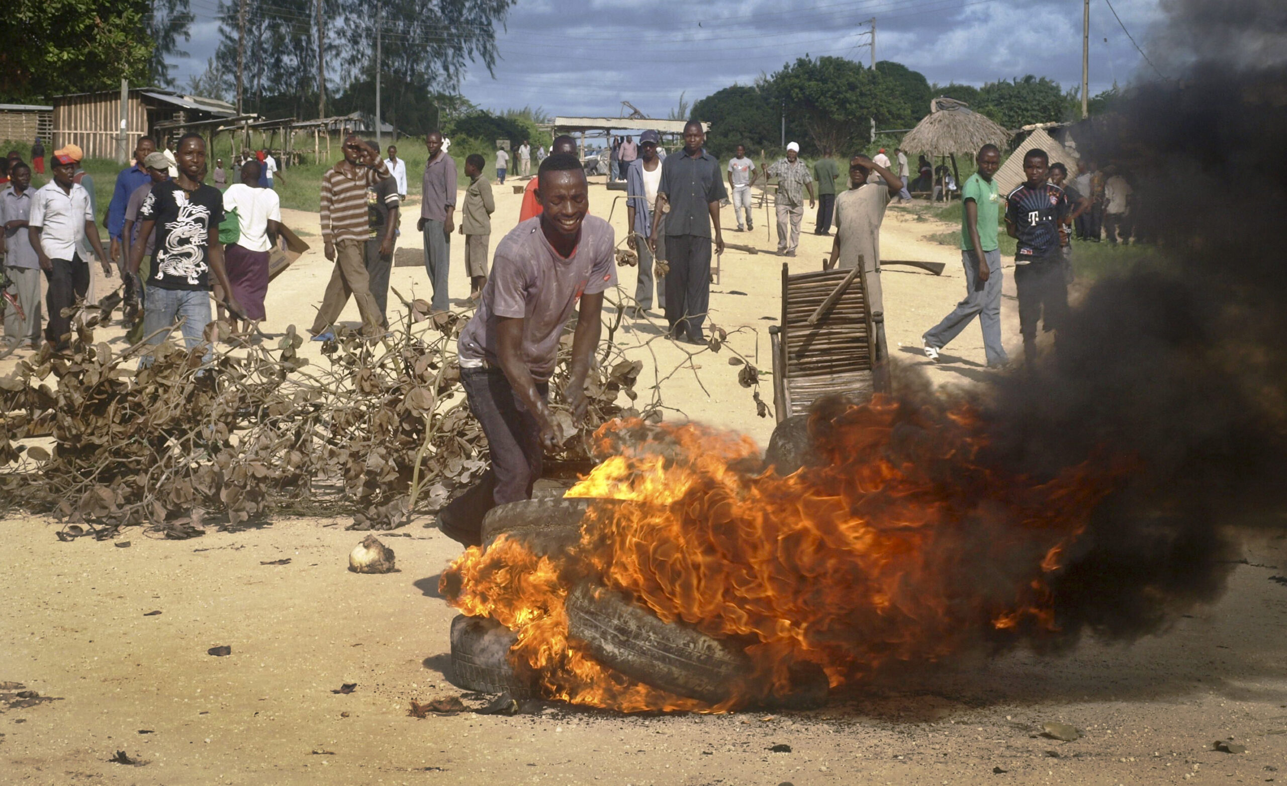 Kenya president blames locals for deadly attacks