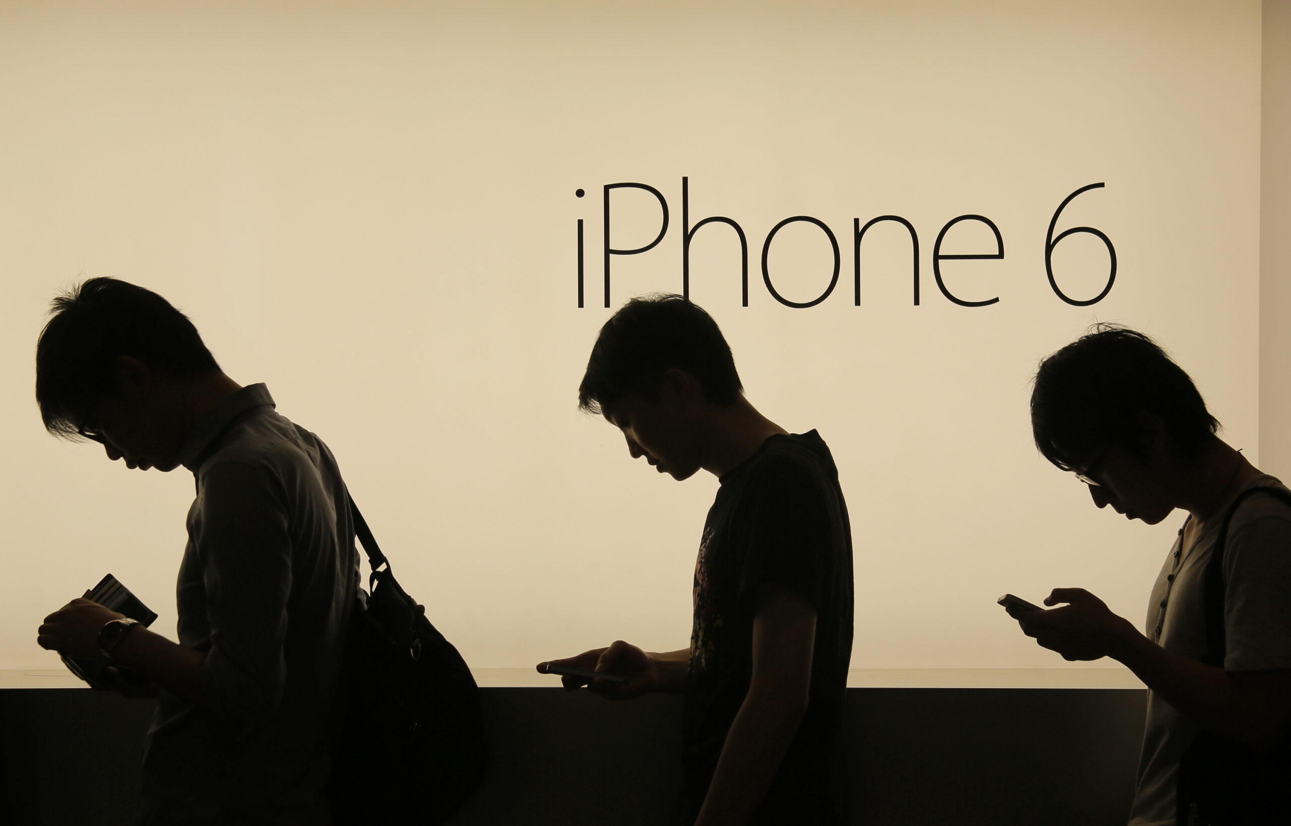 Review: Larger iPhones eliminate reason to switch
