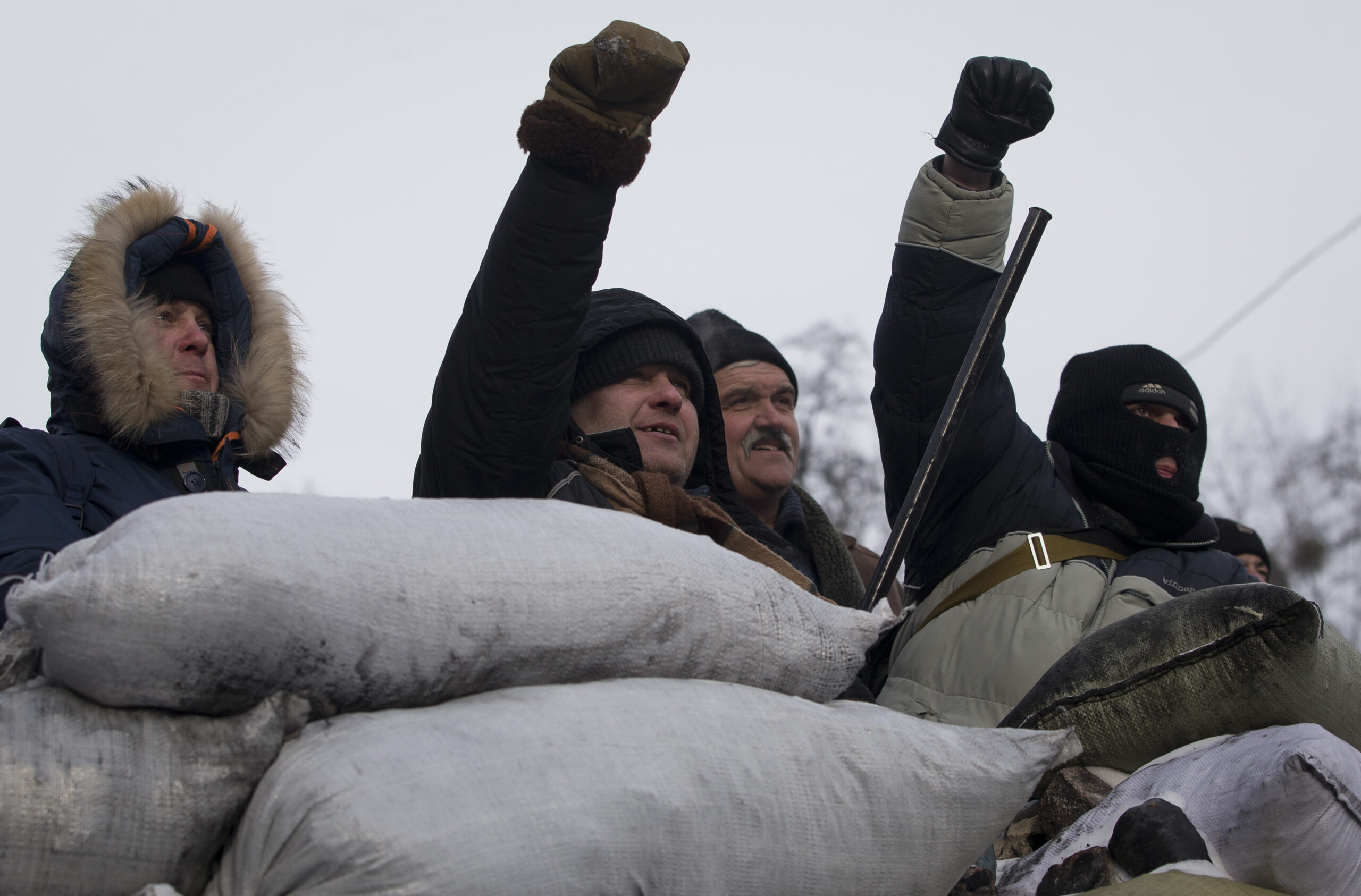 Ukraine lawmakers offer protester amnesty