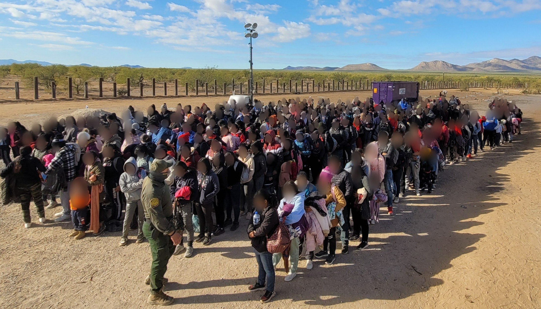Arizona border crossing closes in response to surge of thousands of illegal immigrants
