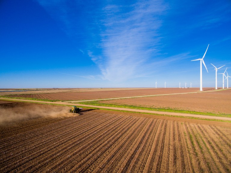 FERC picks clean energy turf battle with states, utilities
