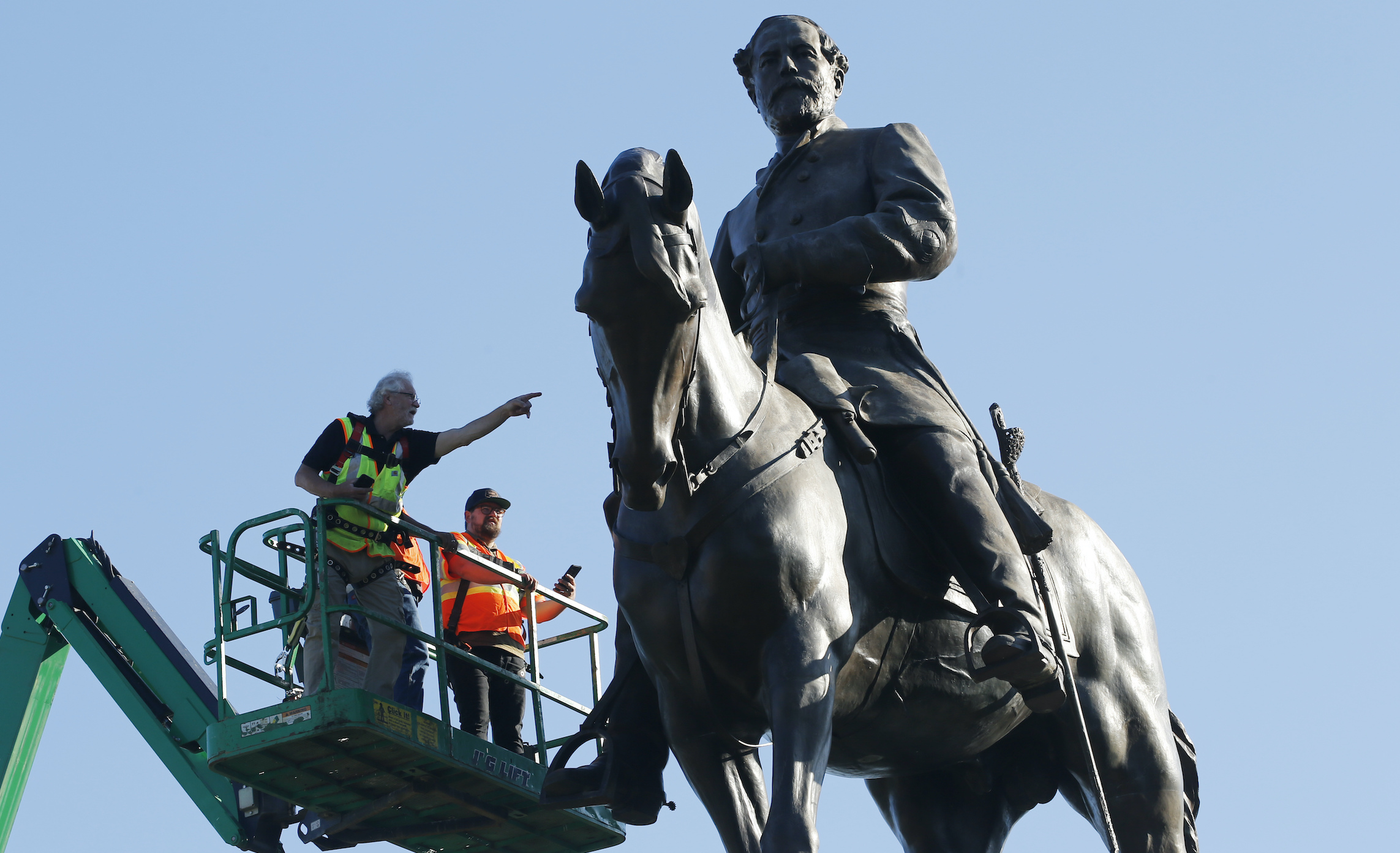 Officials can’t find time capsule purportedly hidden inside Lee statue base