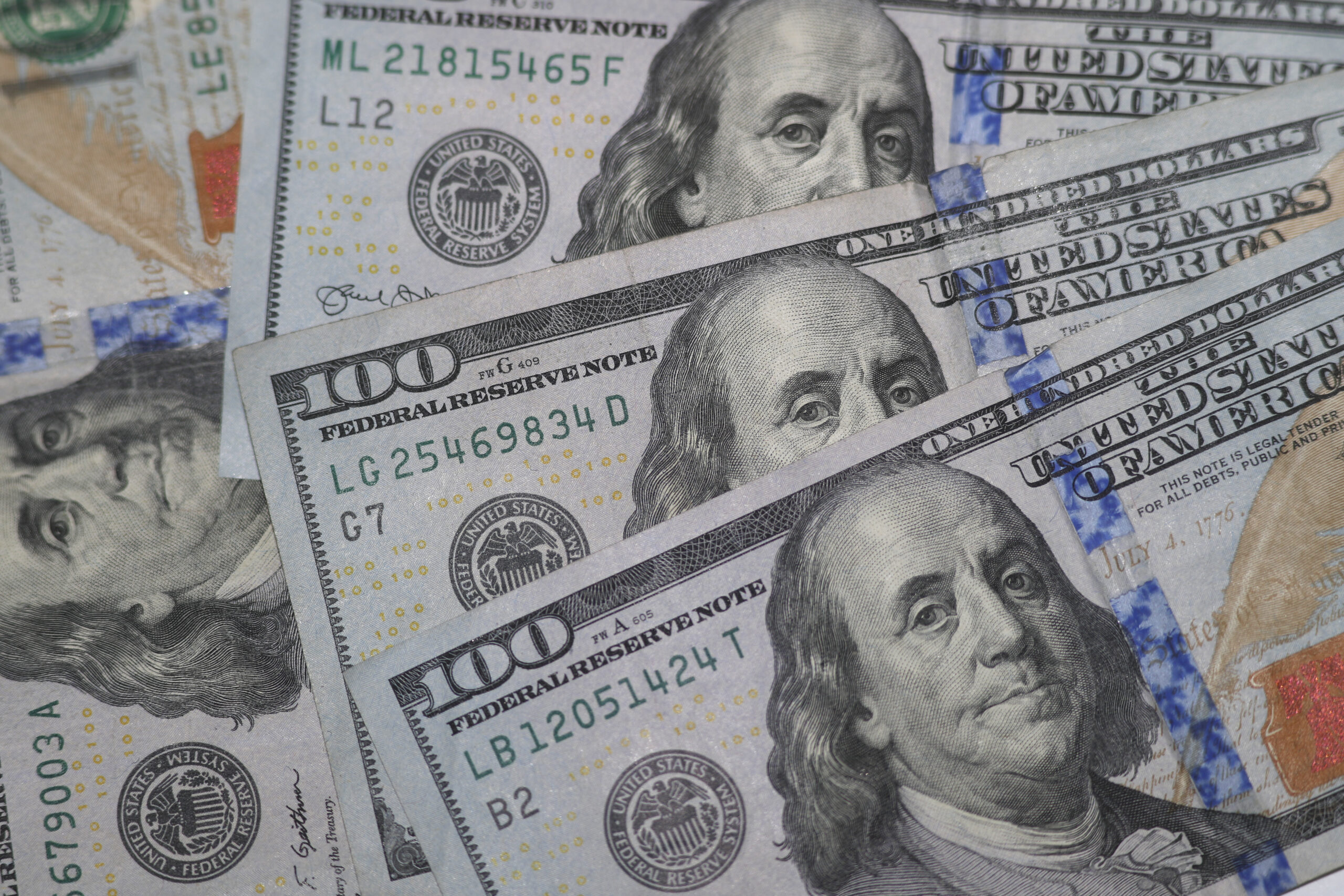 Experiment confirms what Ben Franklin knew about poverty