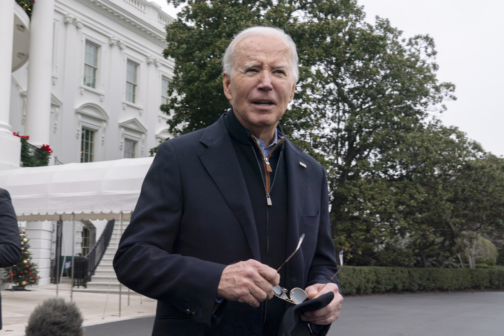 Biden loses ground with young voters and minority voting groups: Poll