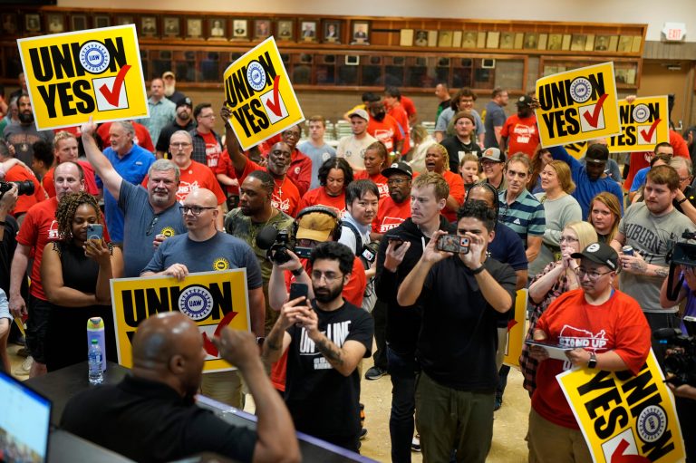 Chattanooga Volkswagen workers vote to join UAW