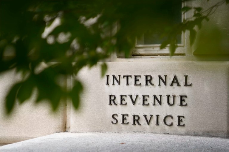 Iowans flocking to states with no state income tax: IRS data