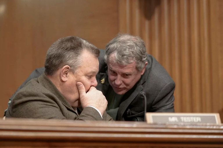 Senate Democrats dodge whether to expand draft to women